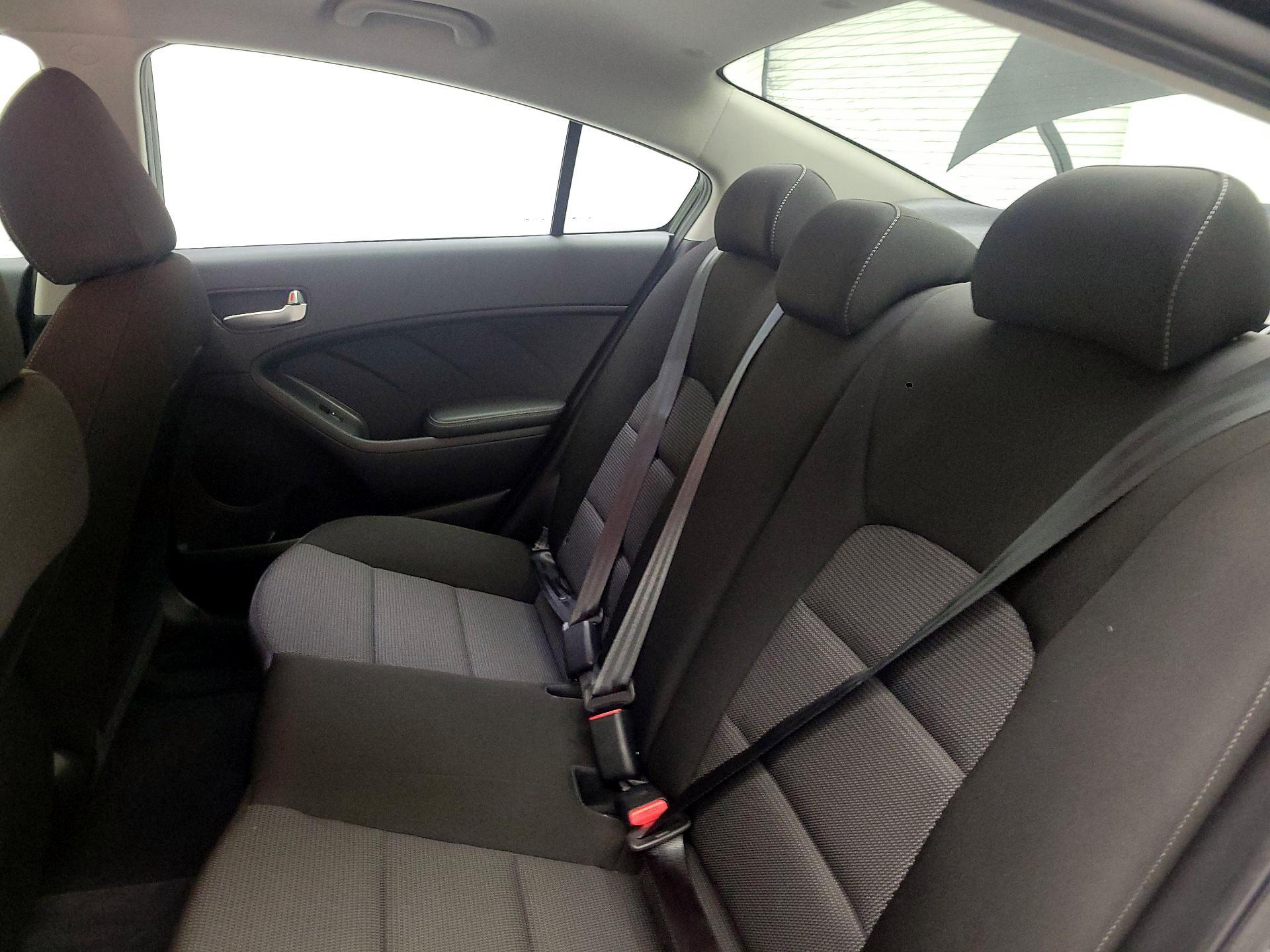 Thumbnail: 2017 Kia Forte - 16