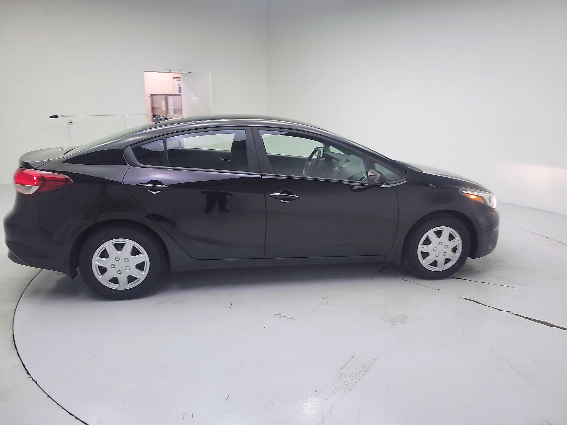 Thumbnail: 2017 Kia Forte - 4