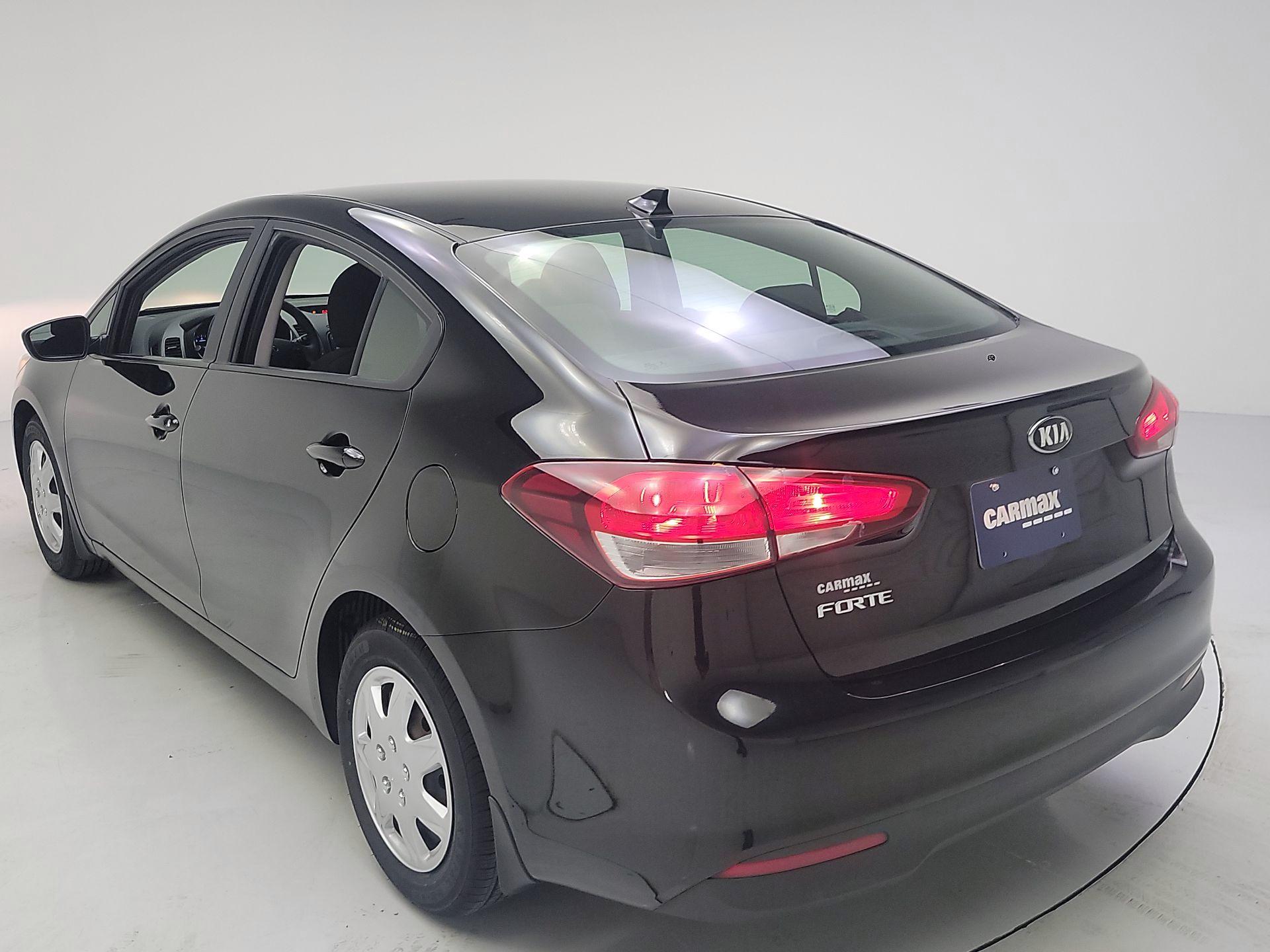 Thumbnail: 2017 Kia Forte - 7