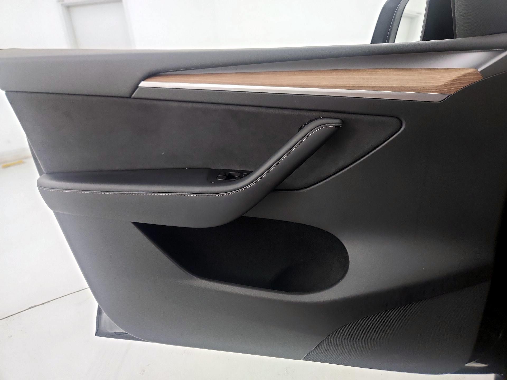 Thumbnail: 2023 Tesla Model Y - 12