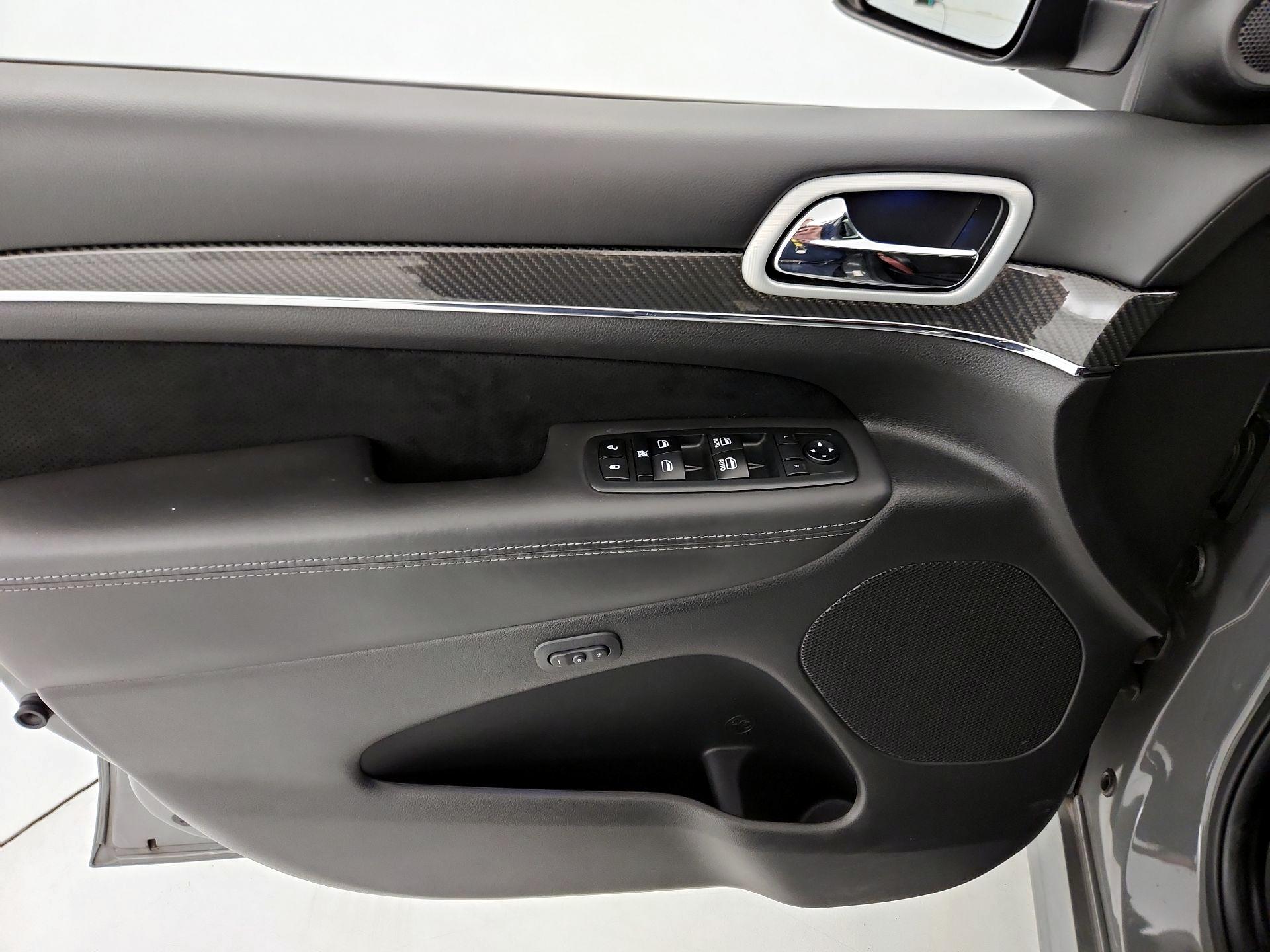 Thumbnail: 2020 Jeep Grand Cherokee - 12