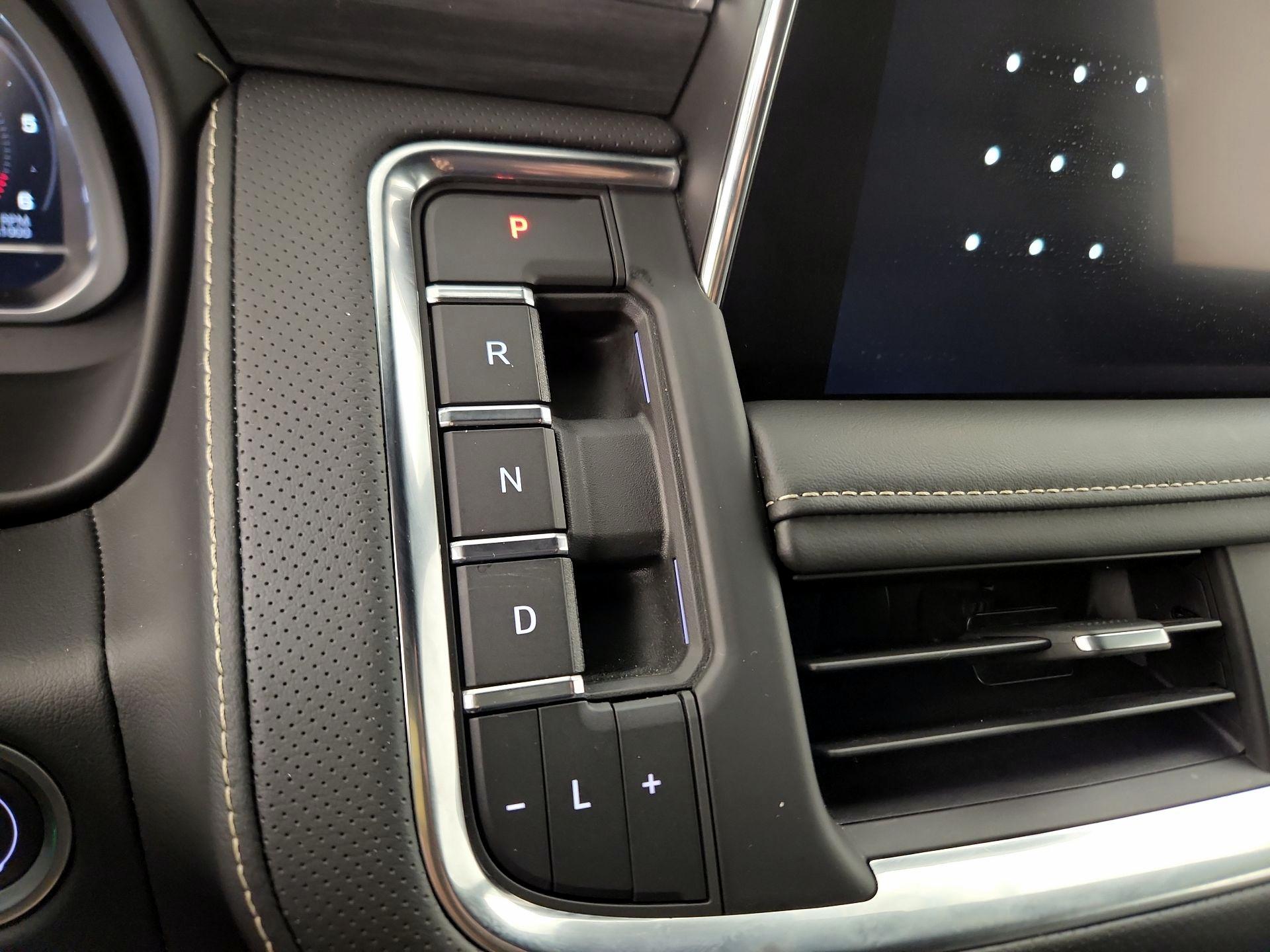 Thumbnail: 2023 GMC Yukon XL - 17