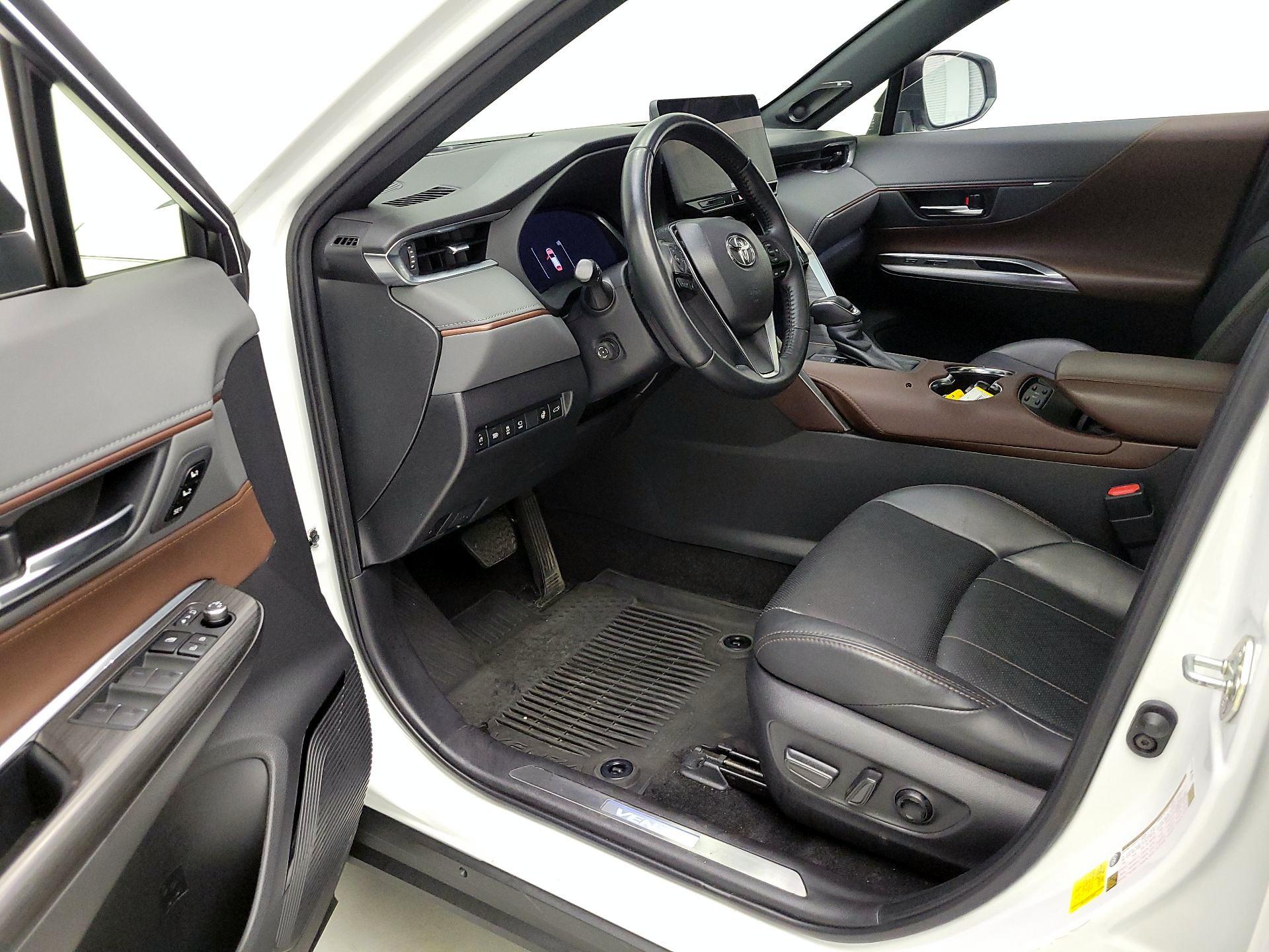 Thumbnail: 2023 Toyota Venza - 9