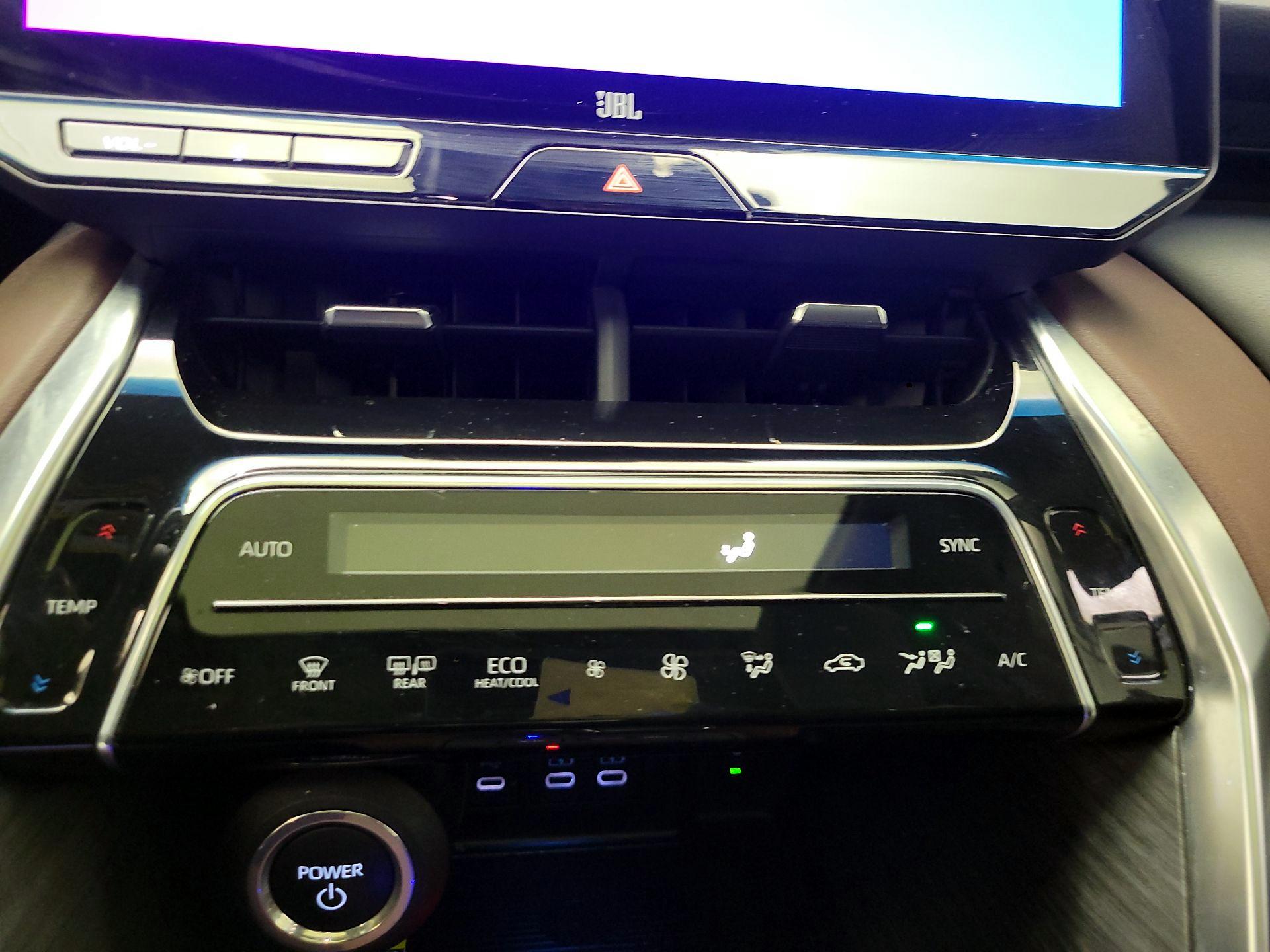 Thumbnail: 2023 Toyota Venza - 14