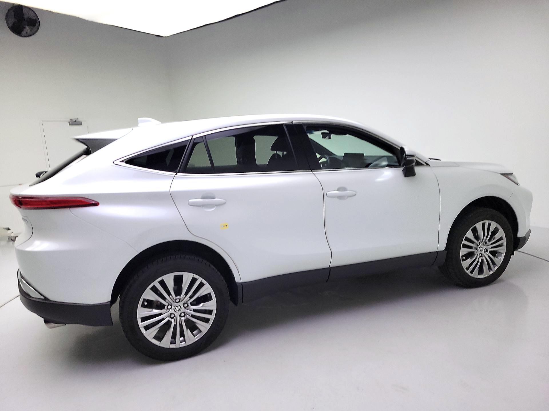 Thumbnail: 2023 Toyota Venza - 4