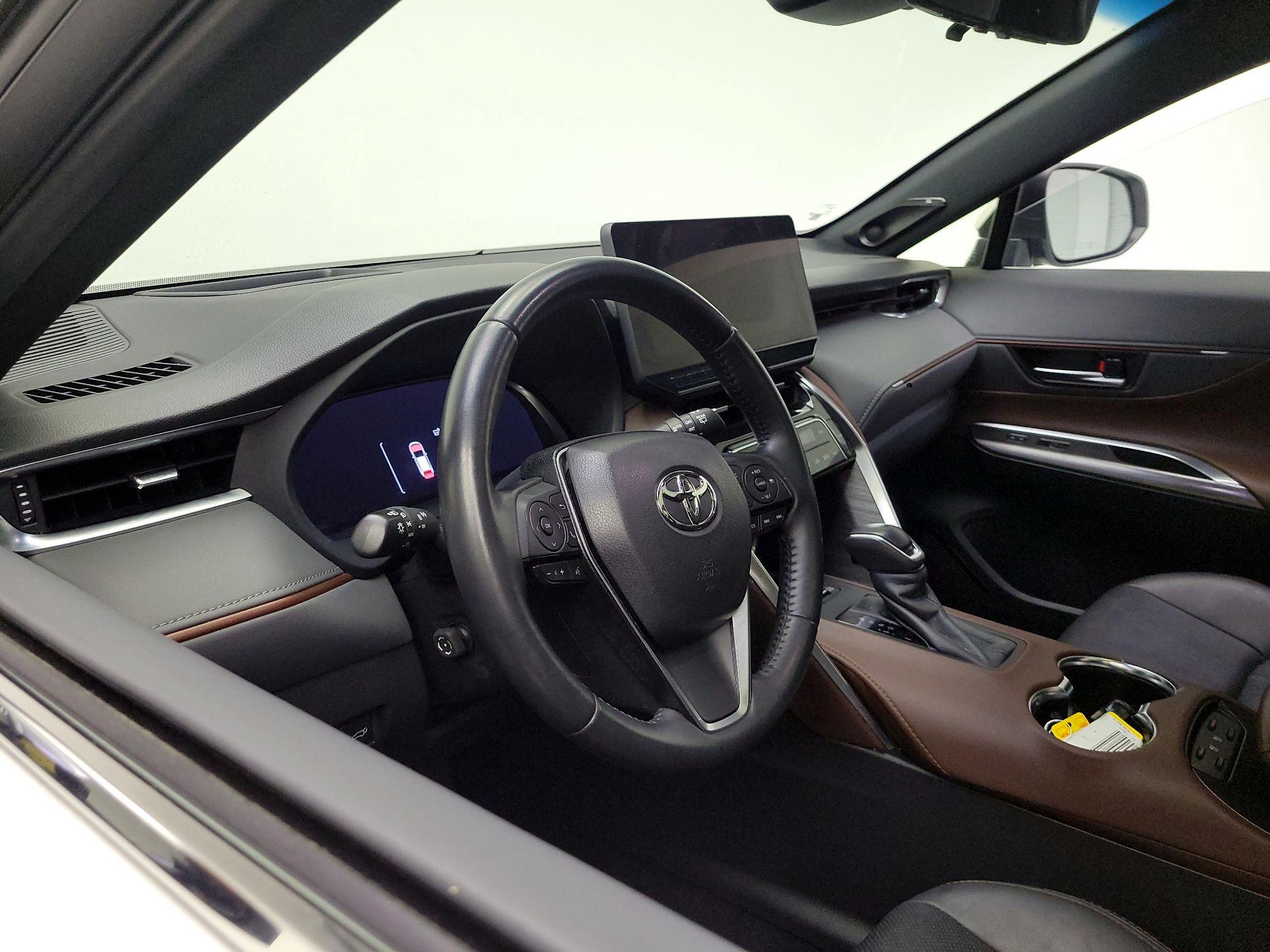 Thumbnail: 2023 Toyota Venza - 8