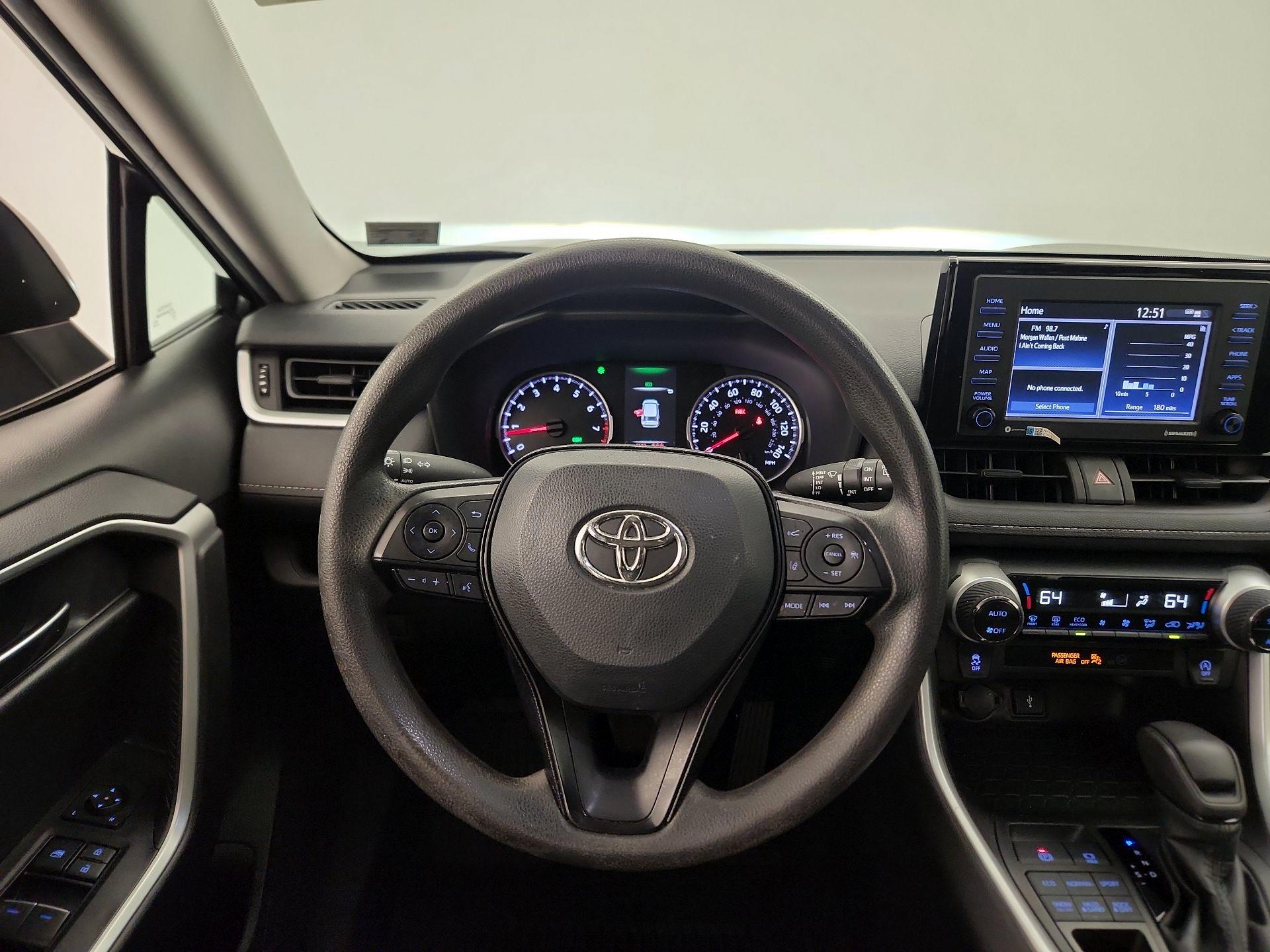 Thumbnail: 2022 Toyota RAV4 - 10