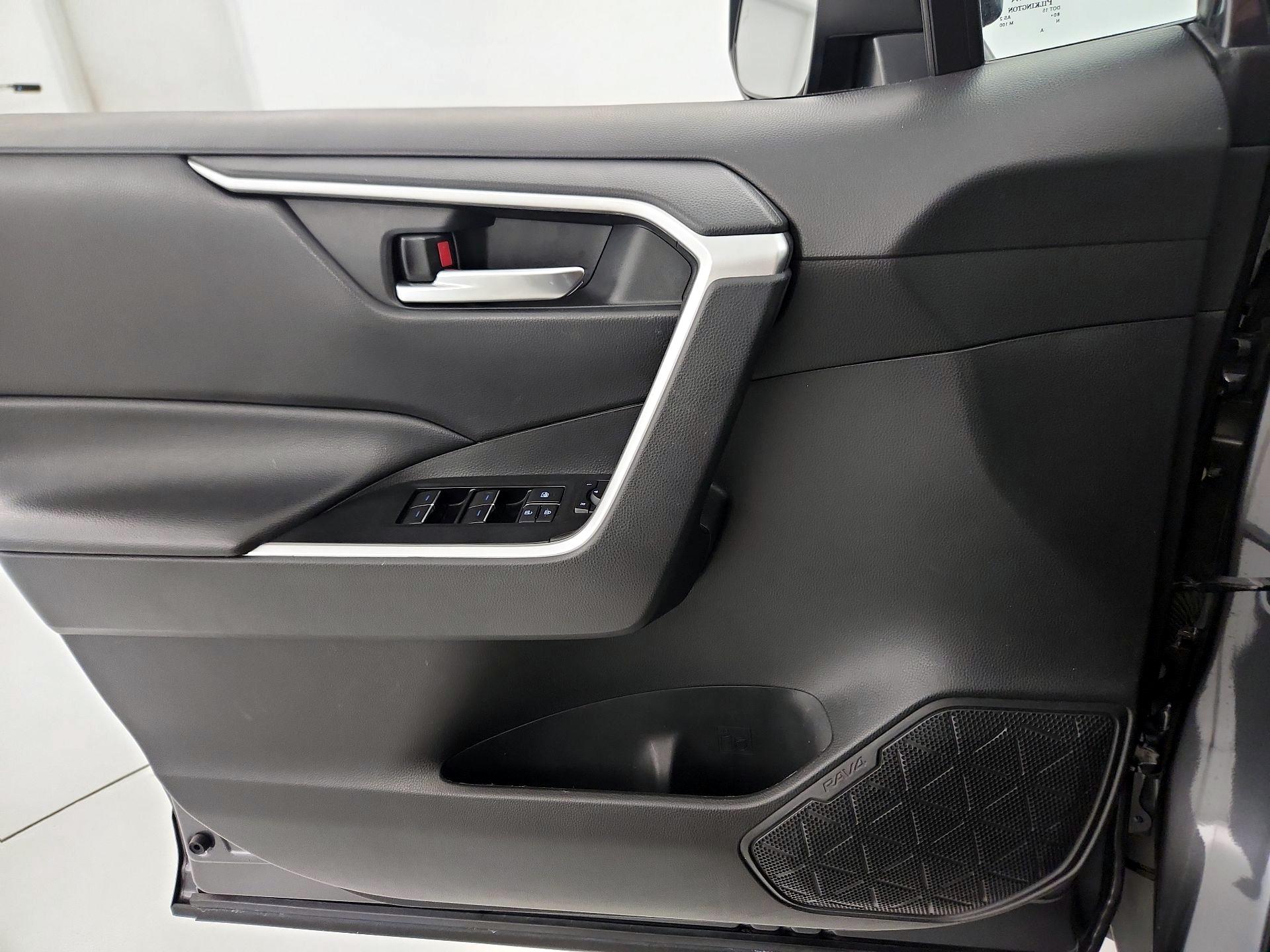 Thumbnail: 2022 Toyota RAV4 - 12