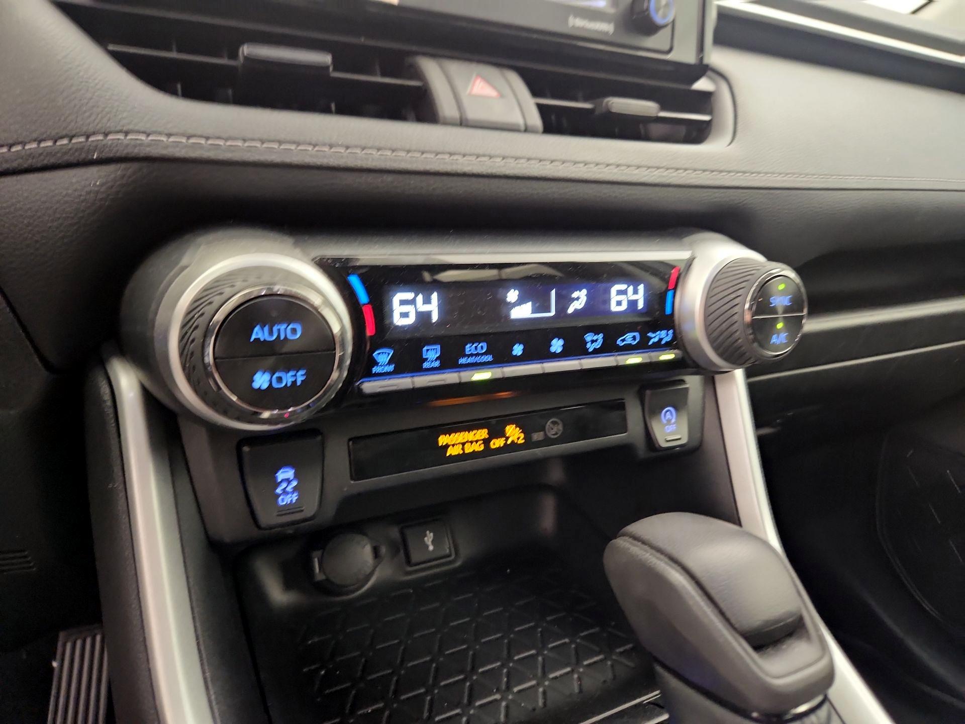 Thumbnail: 2022 Toyota RAV4 - 16