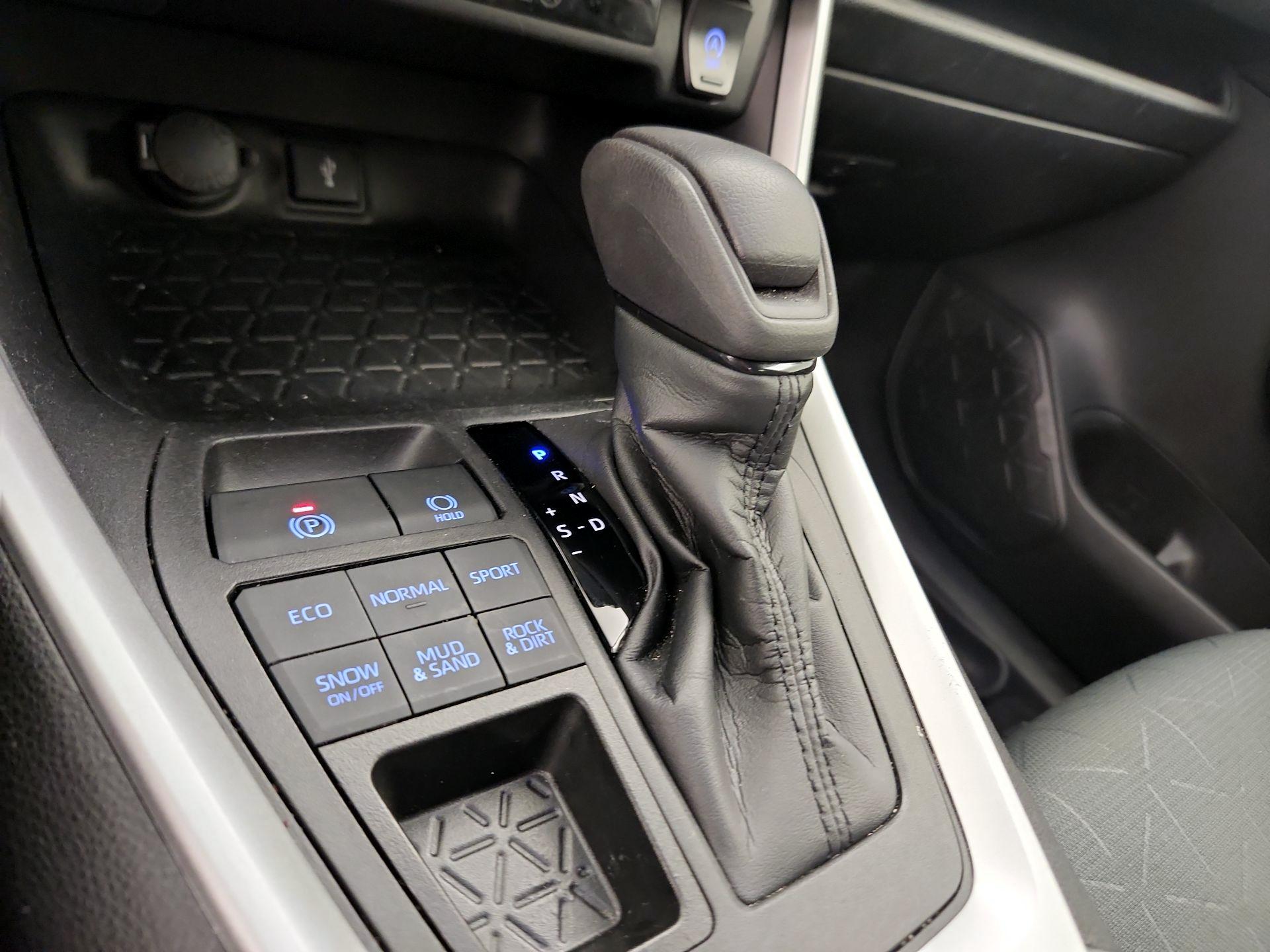 Thumbnail: 2022 Toyota RAV4 - 17