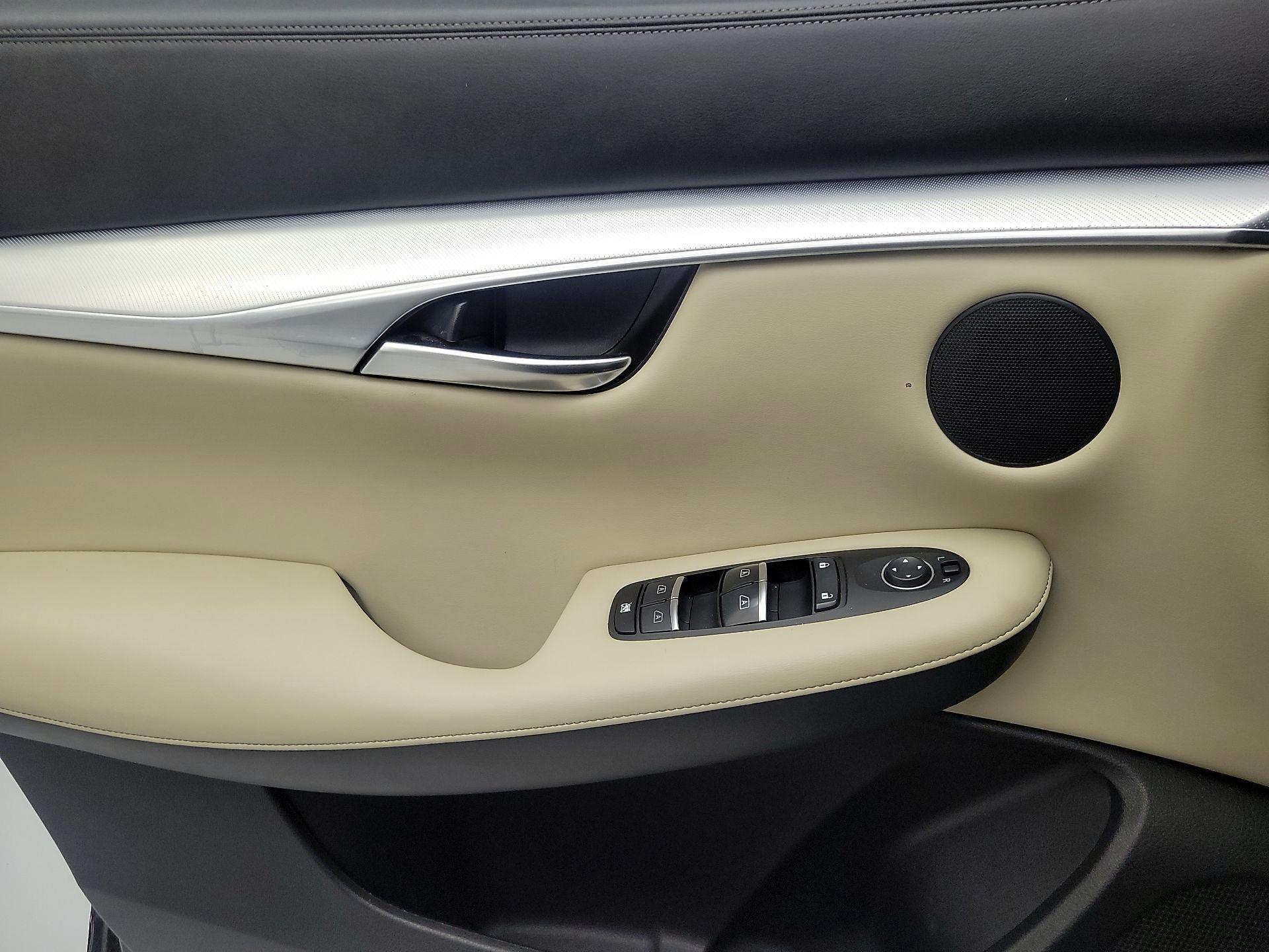 Thumbnail: 2019 INFINITI QX50 - 10