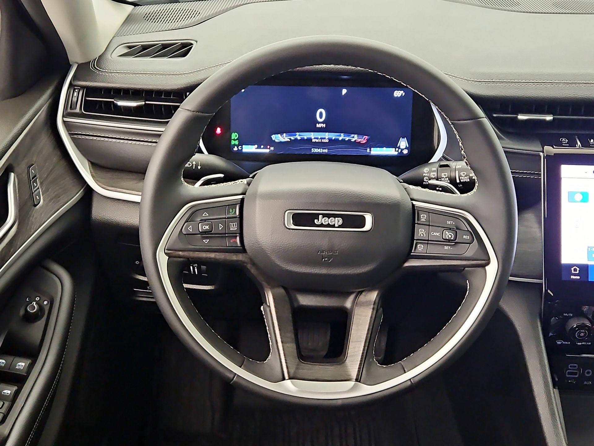 Thumbnail: 2023 Jeep Grand Cherokee - 10