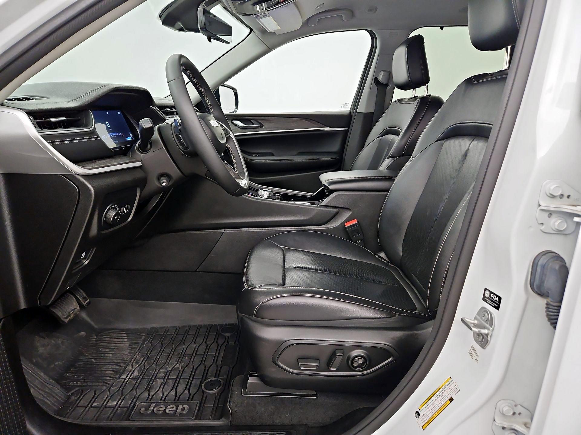 Thumbnail: 2023 Jeep Grand Cherokee - 11