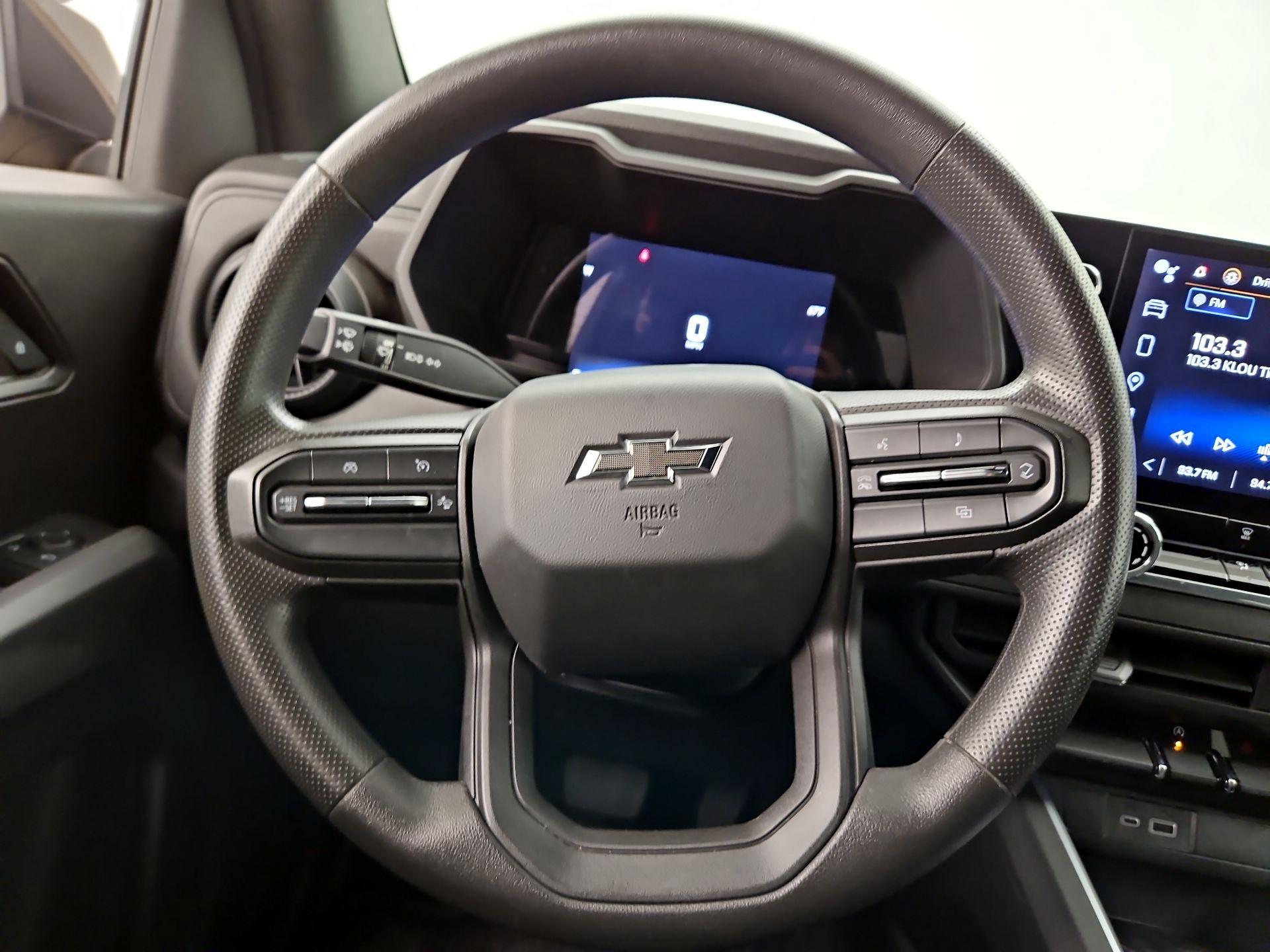 Thumbnail: 2023 Chevrolet Colorado - 10