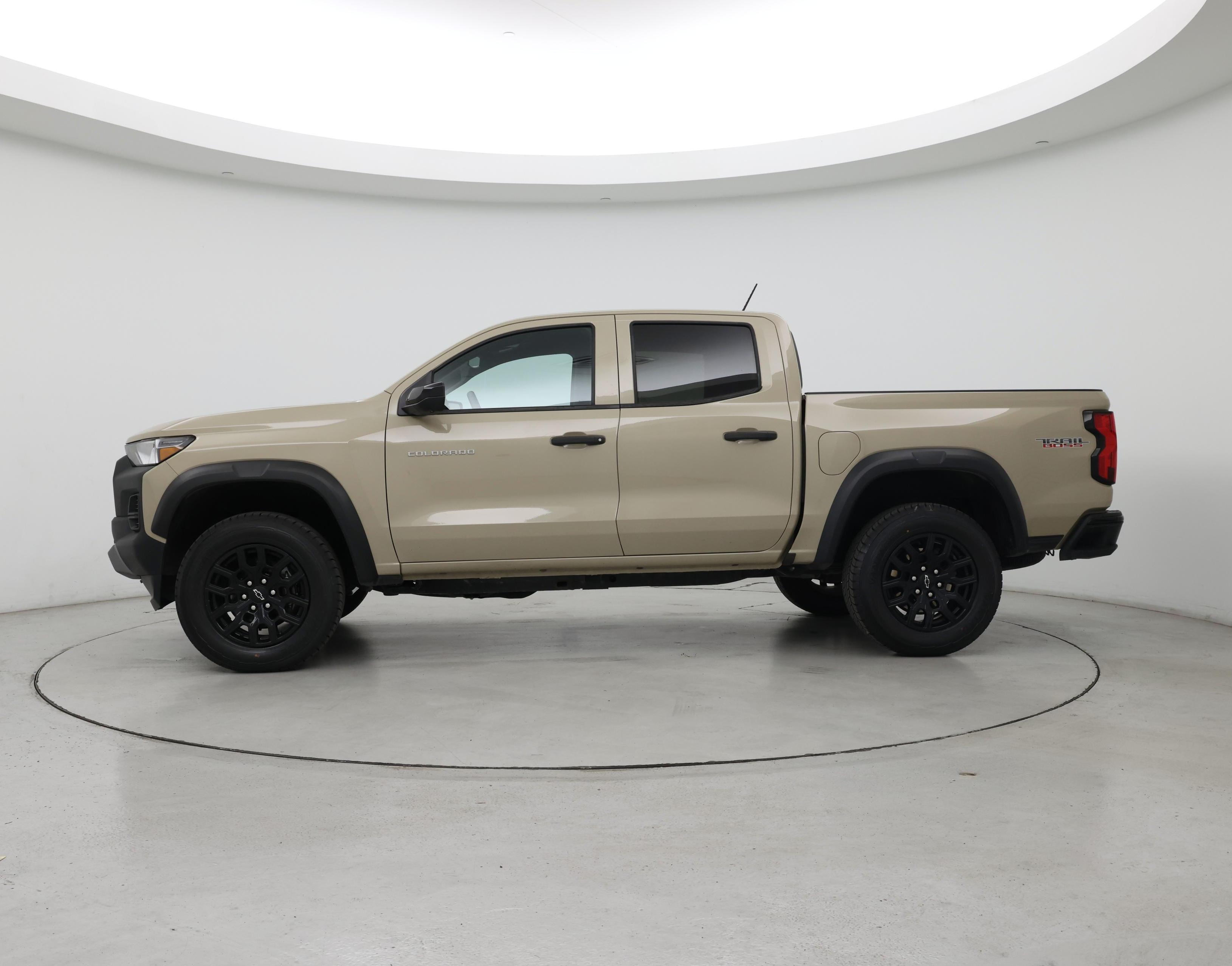 Thumbnail: 2023 Chevrolet Colorado - 3
