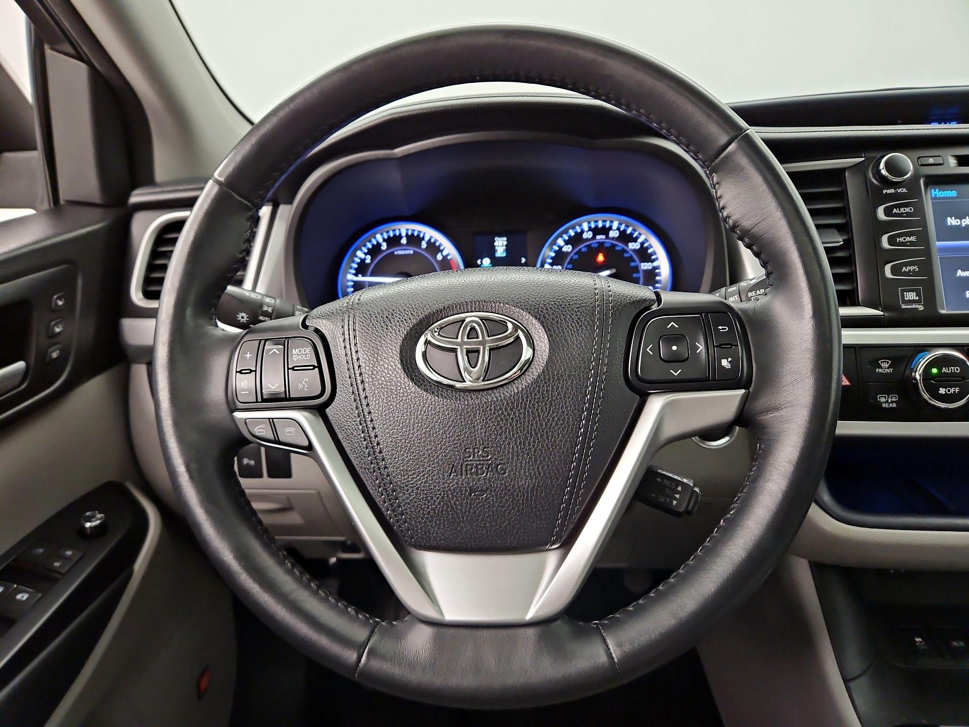 Thumbnail: 2015 Toyota Highlander - 10