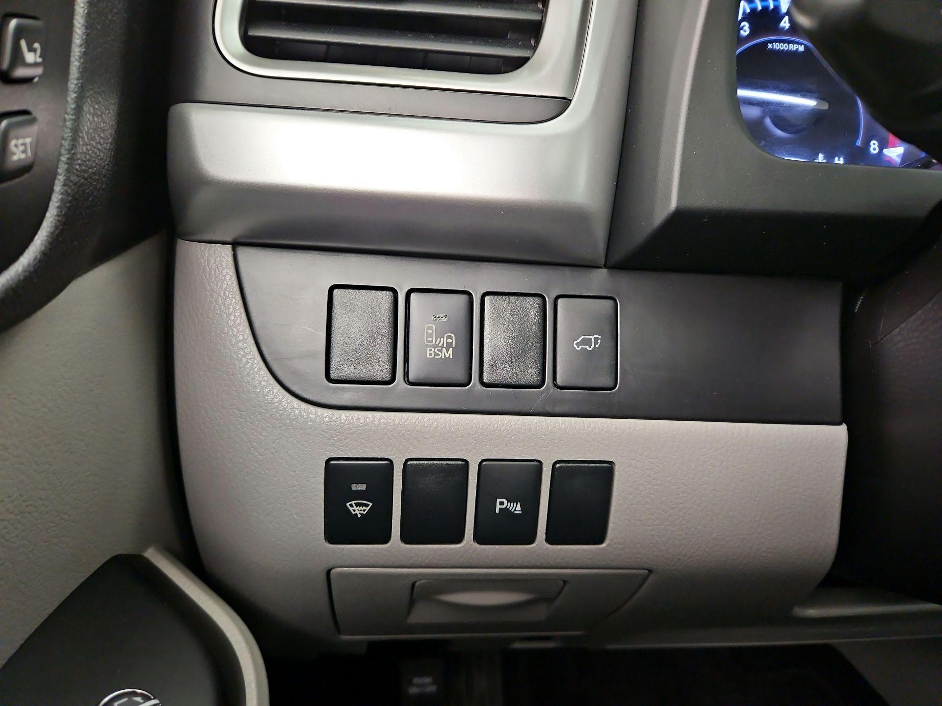 Thumbnail: 2015 Toyota Highlander - 13