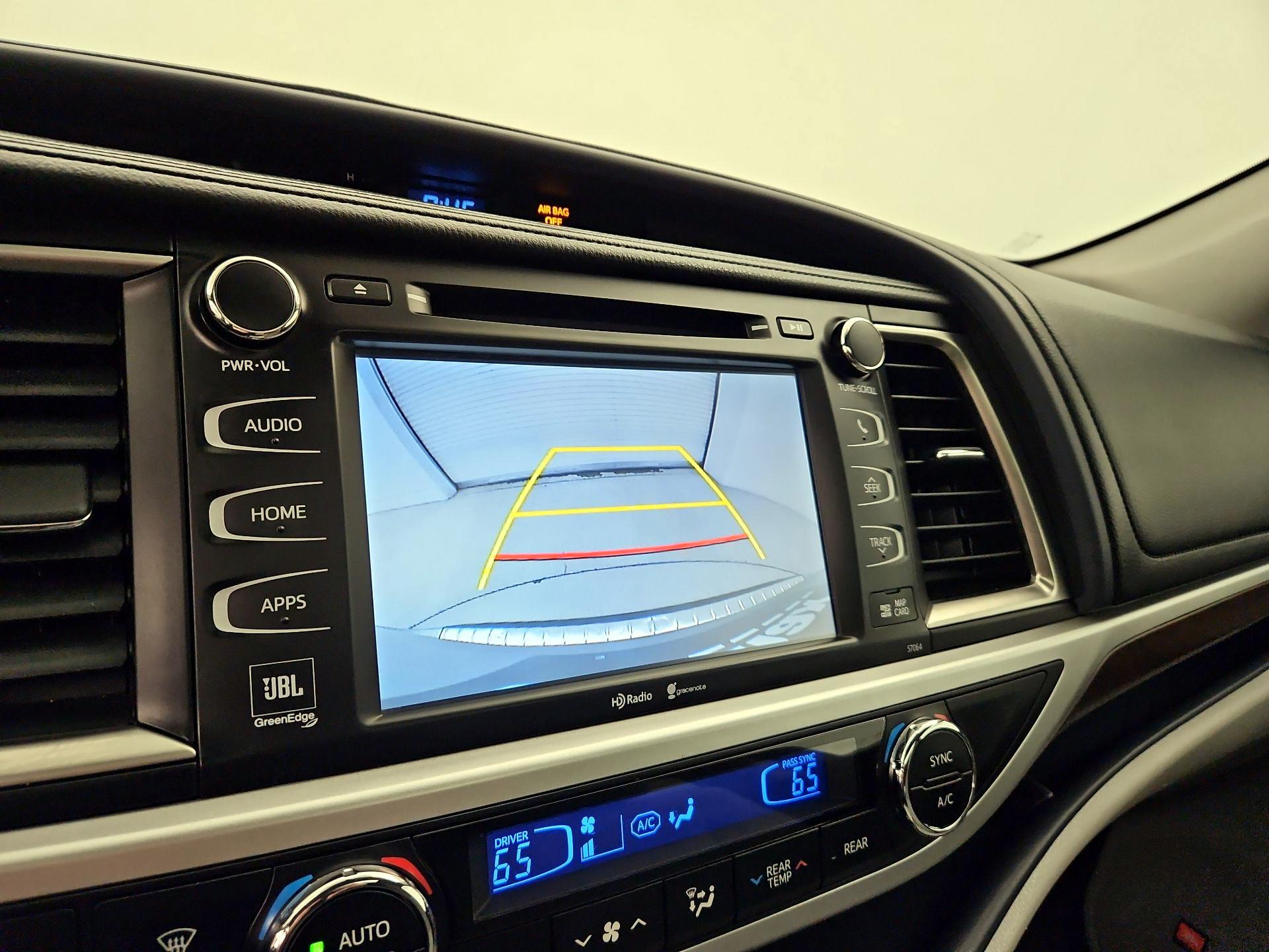 Thumbnail: 2015 Toyota Highlander - 14