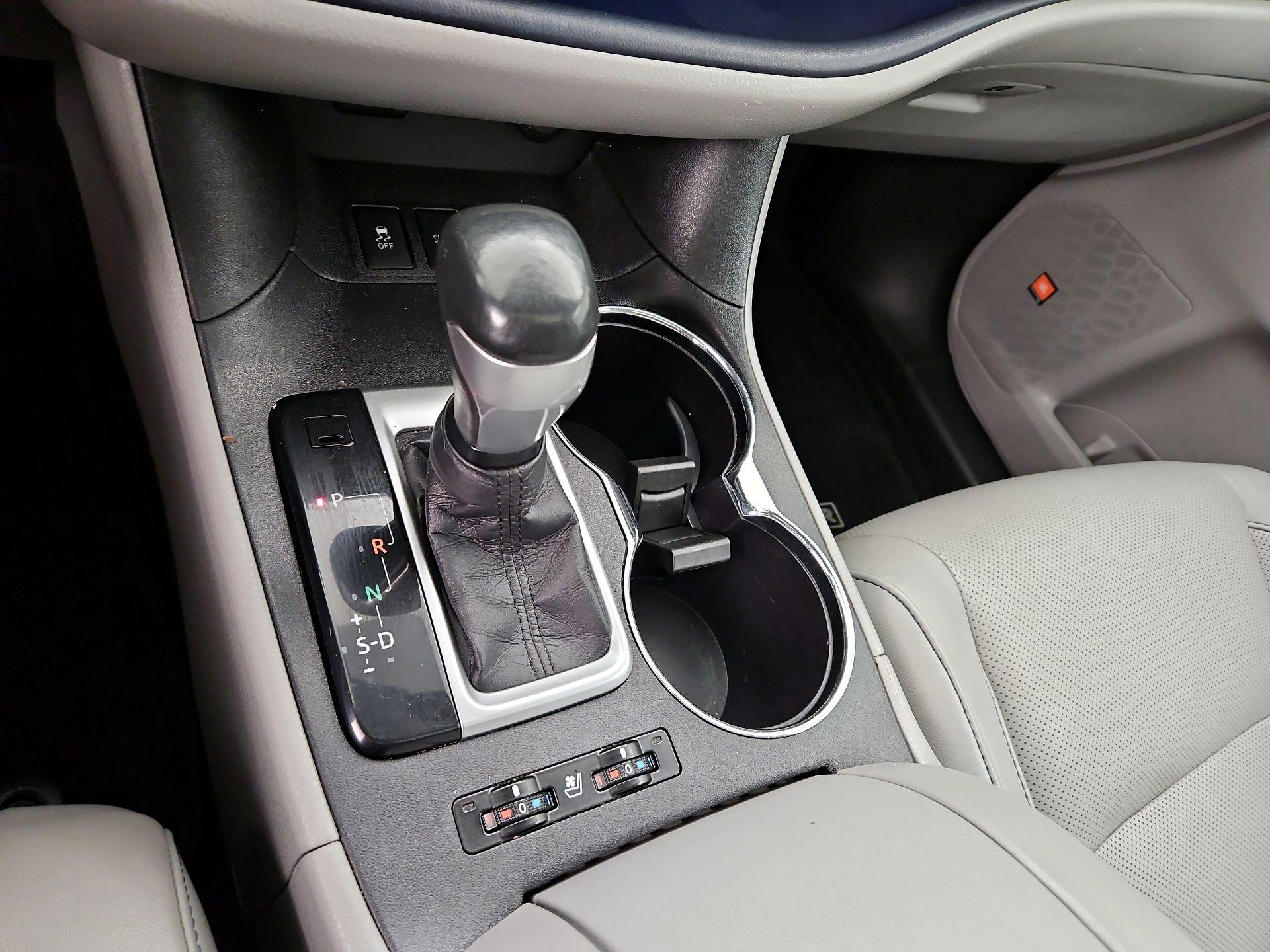 Thumbnail: 2015 Toyota Highlander - 17