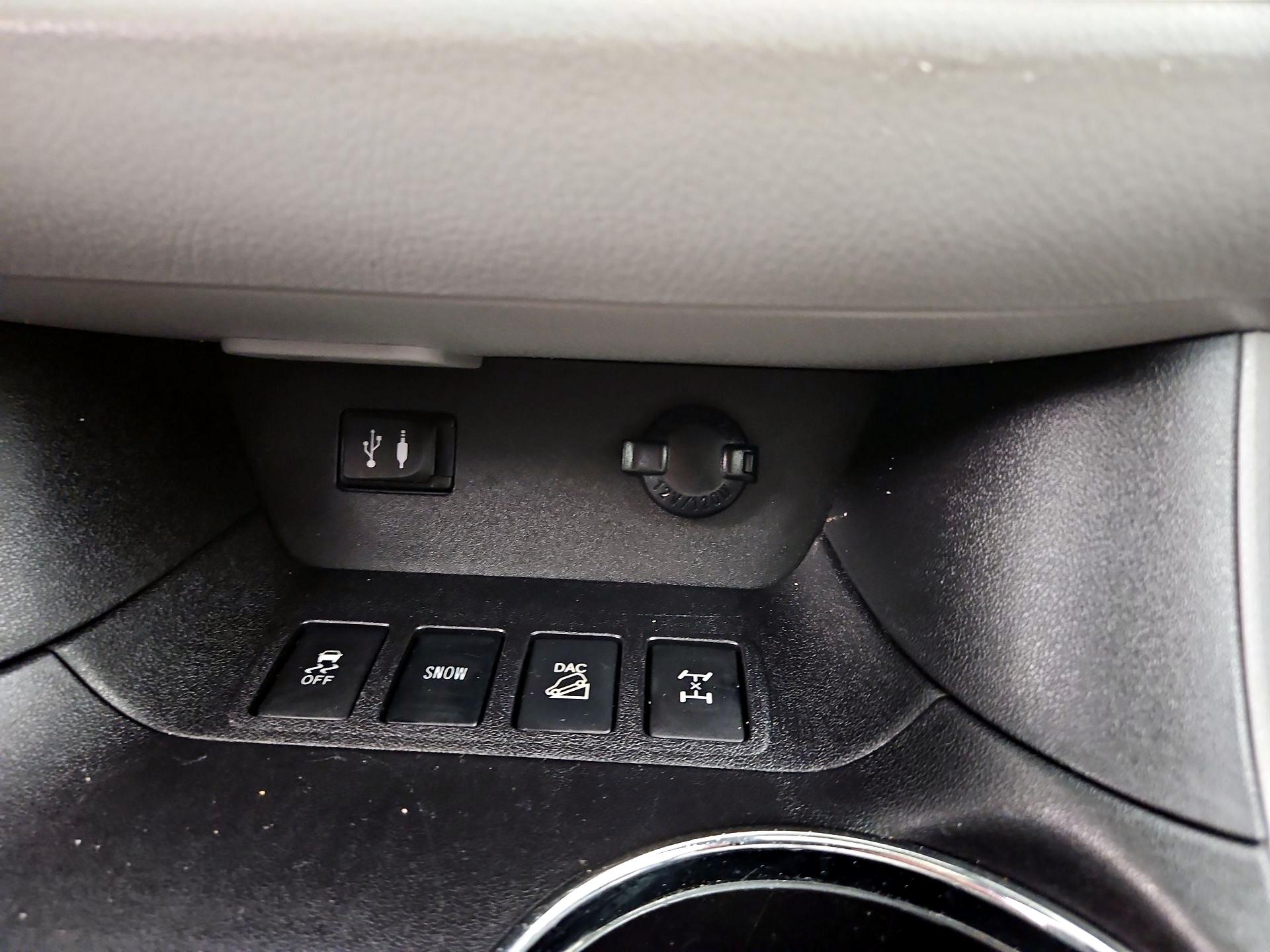 Thumbnail: 2015 Toyota Highlander - 18