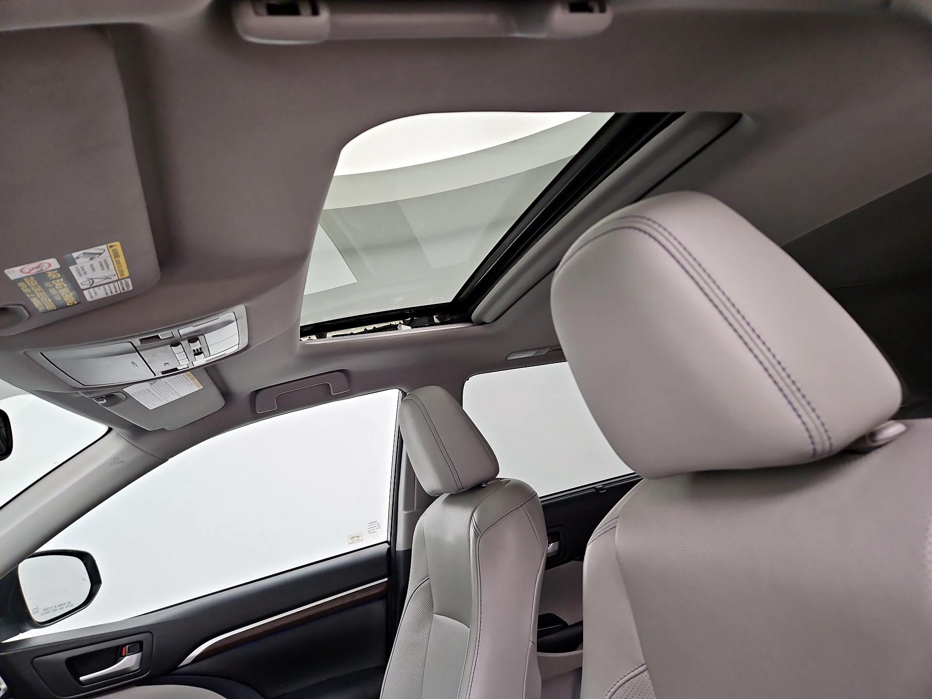 Thumbnail: 2015 Toyota Highlander - 19