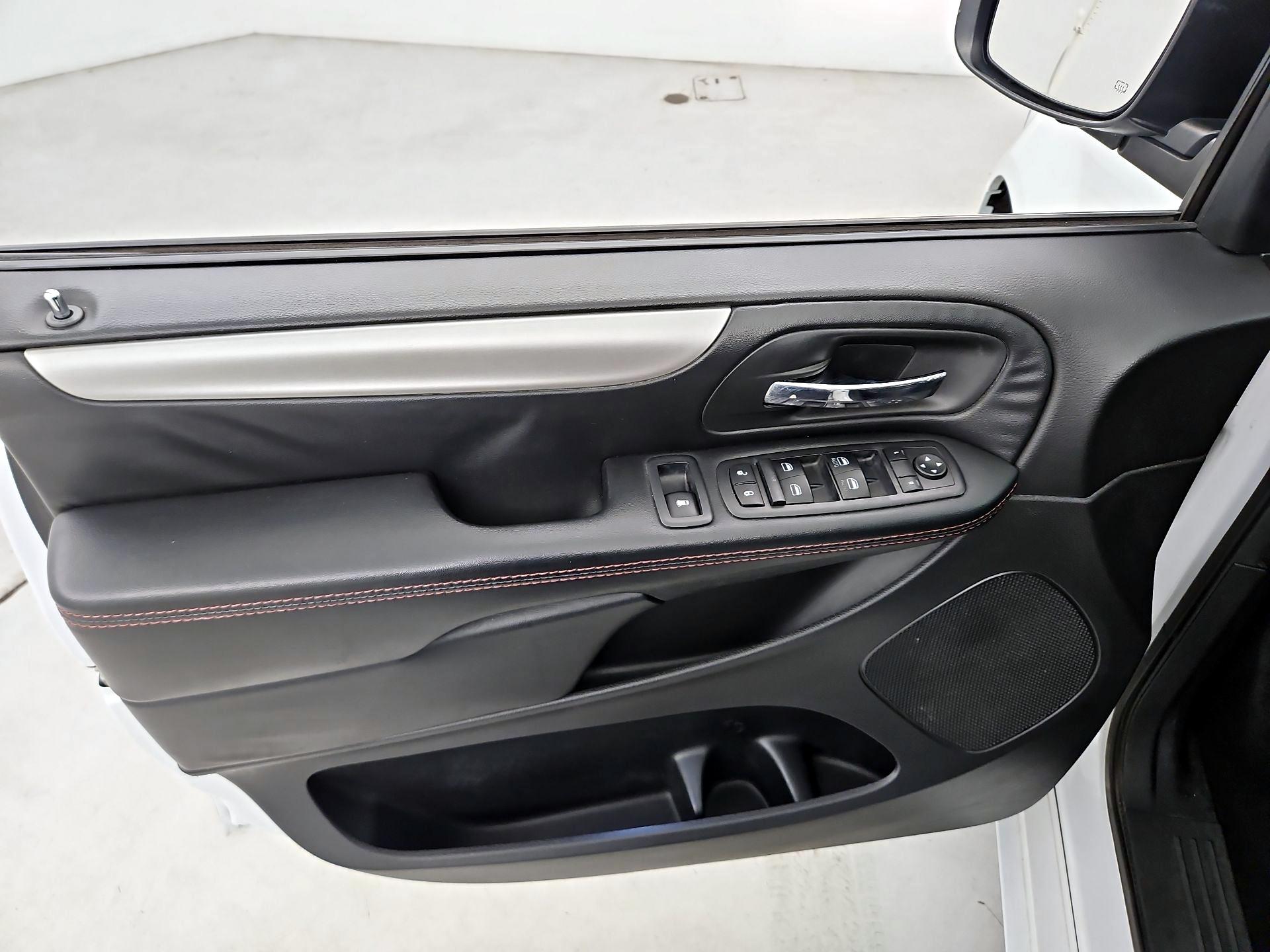 Thumbnail: 2019 Dodge Grand Caravan - 12