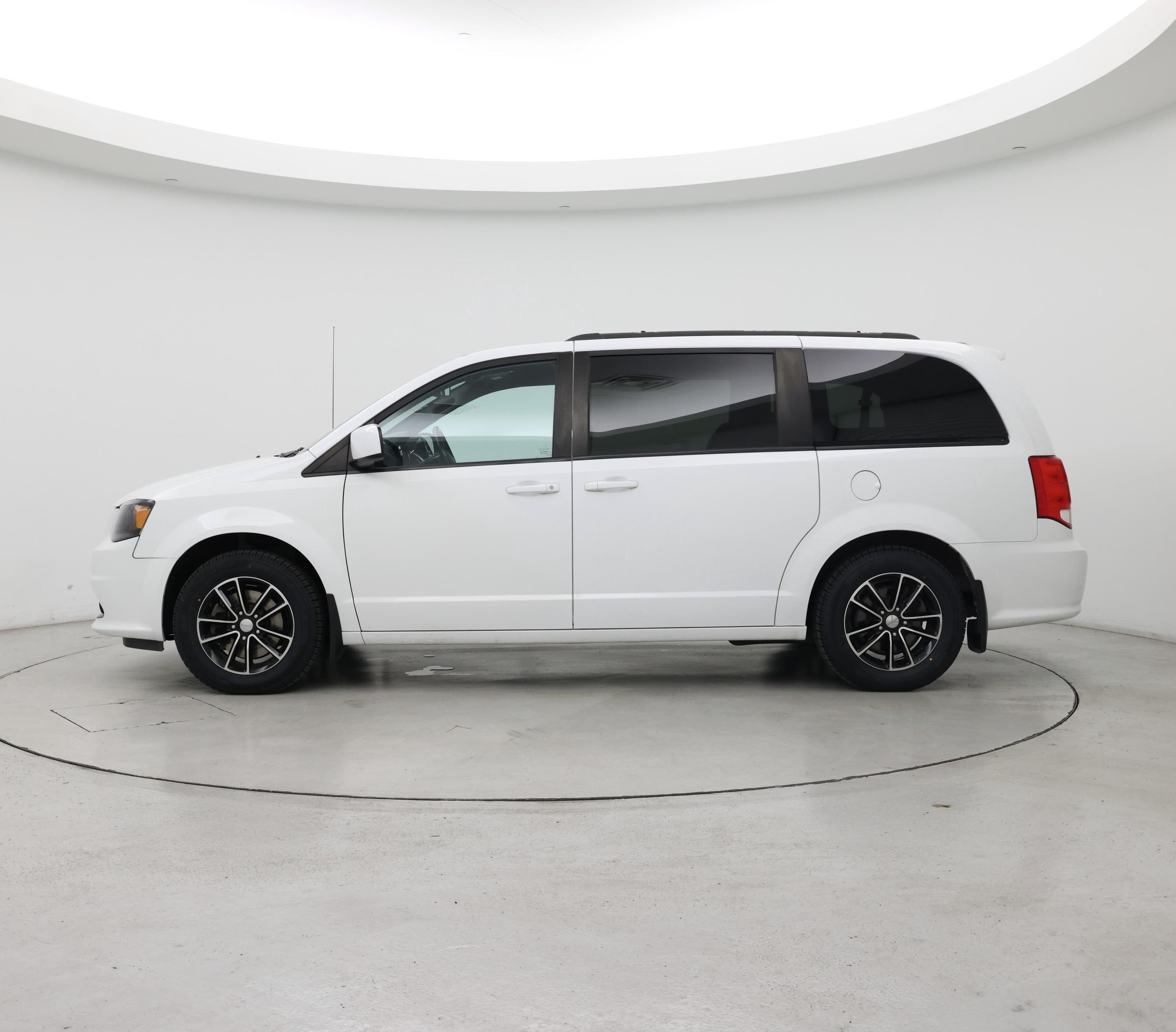 Thumbnail: 2019 Dodge Grand Caravan - 3