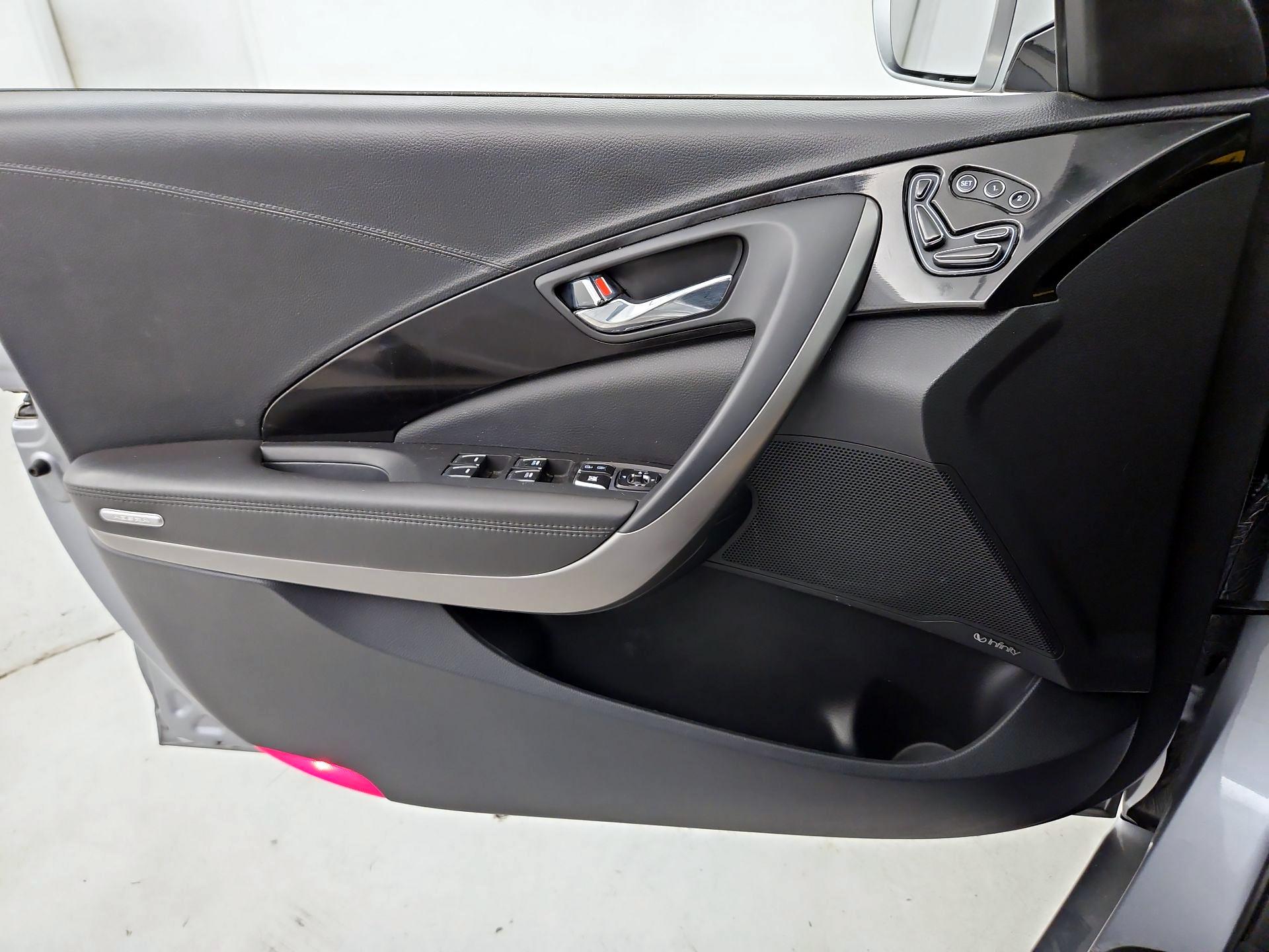 Thumbnail: 2016 Hyundai Azera - 12