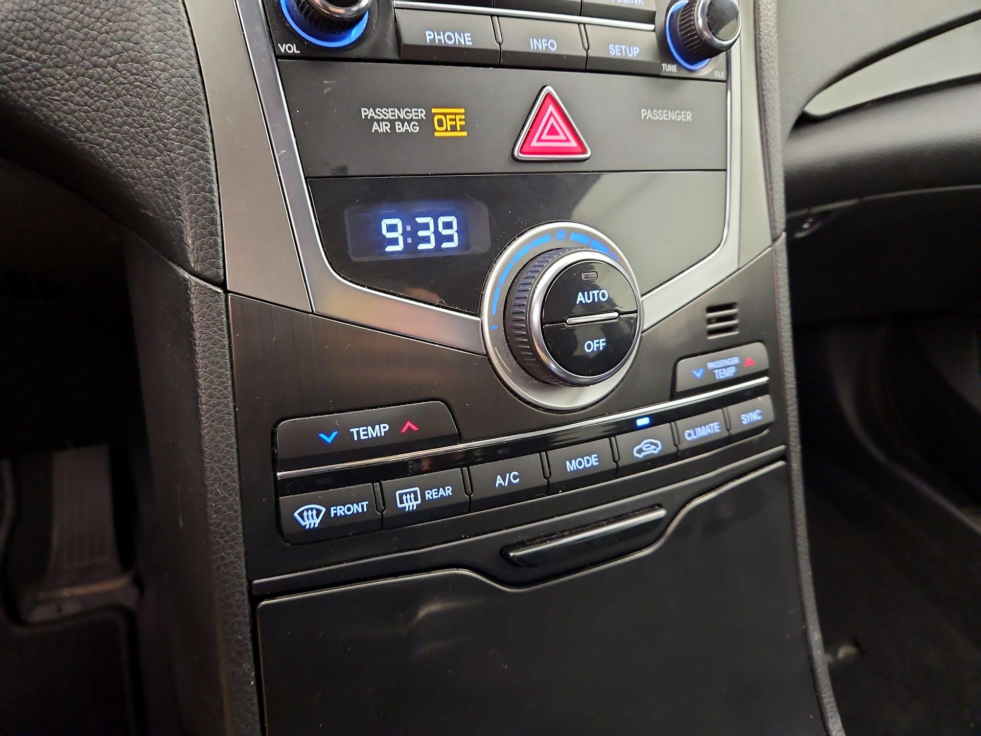 Thumbnail: 2016 Hyundai Azera - 17