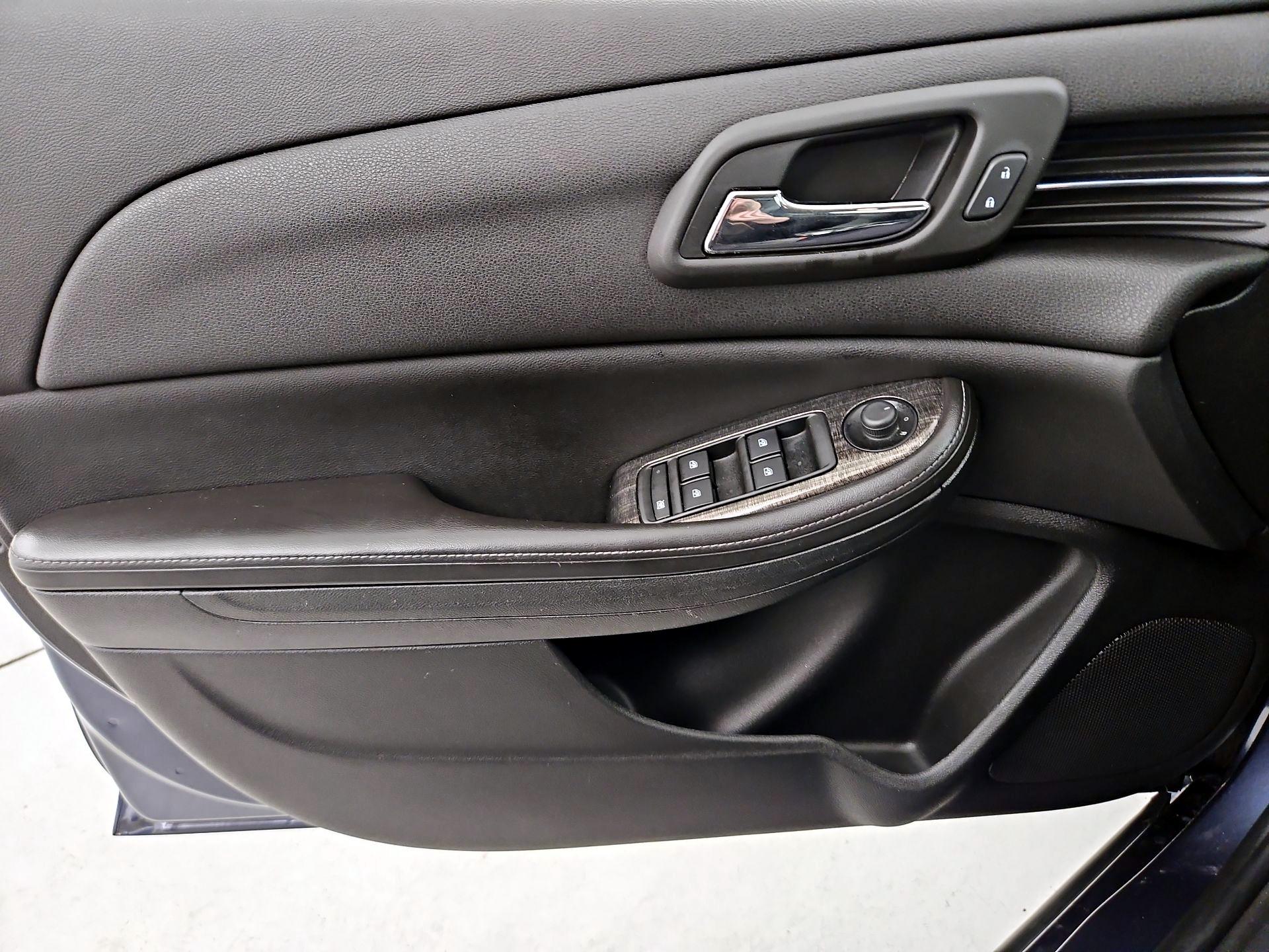 Thumbnail: 2015 Chevrolet Malibu - 12