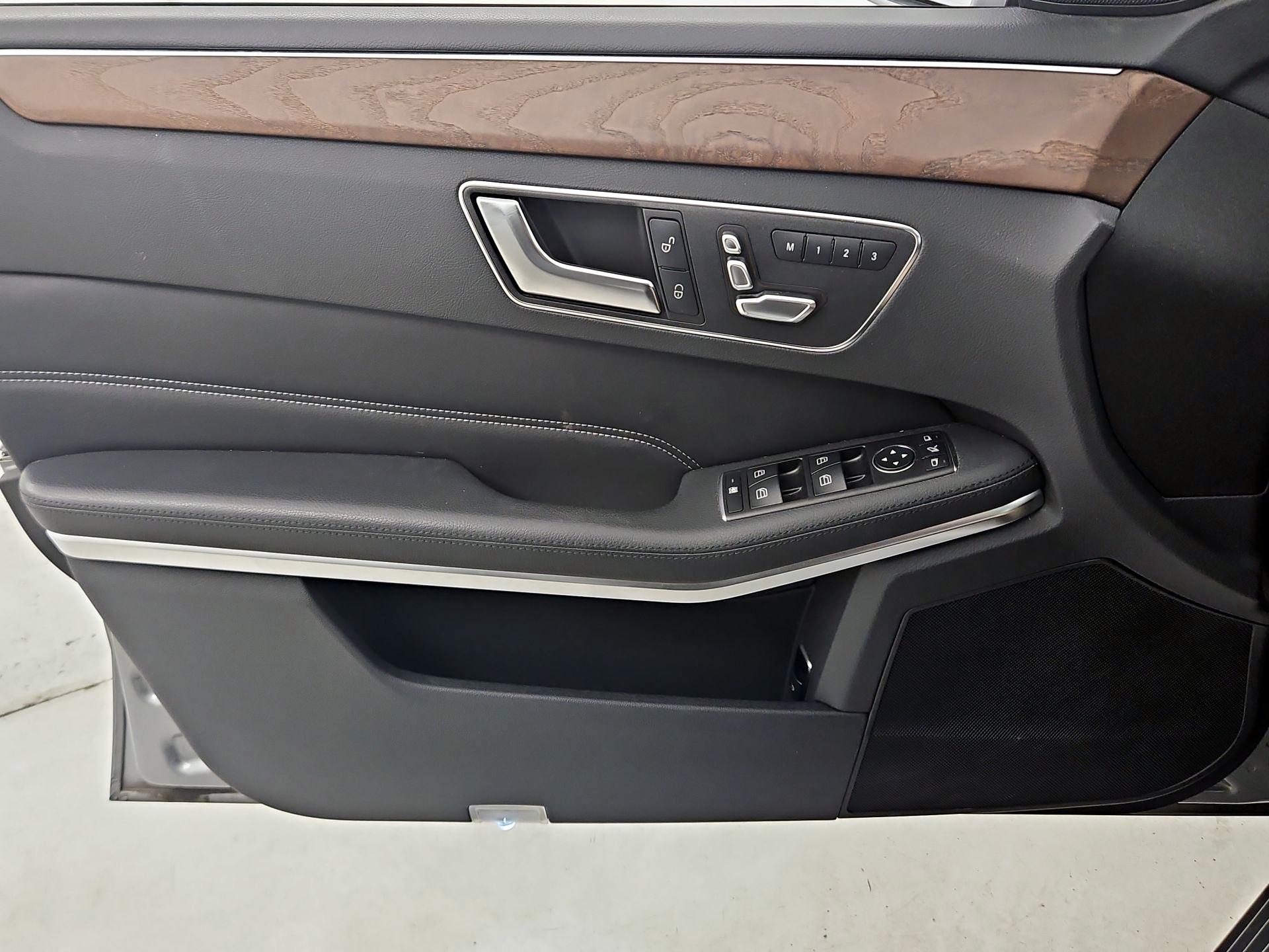 Thumbnail: 2015 Mercedes-Benz E-Class - 12