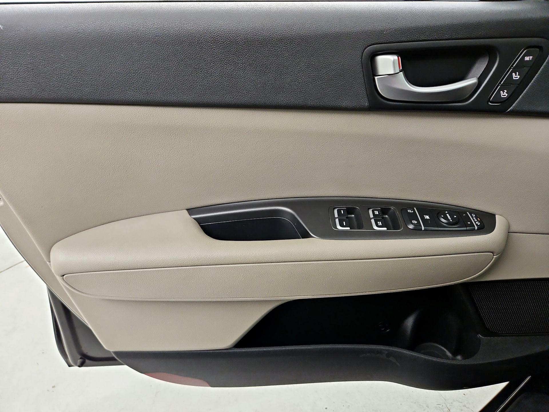 Thumbnail: 2016 Kia Optima - 12