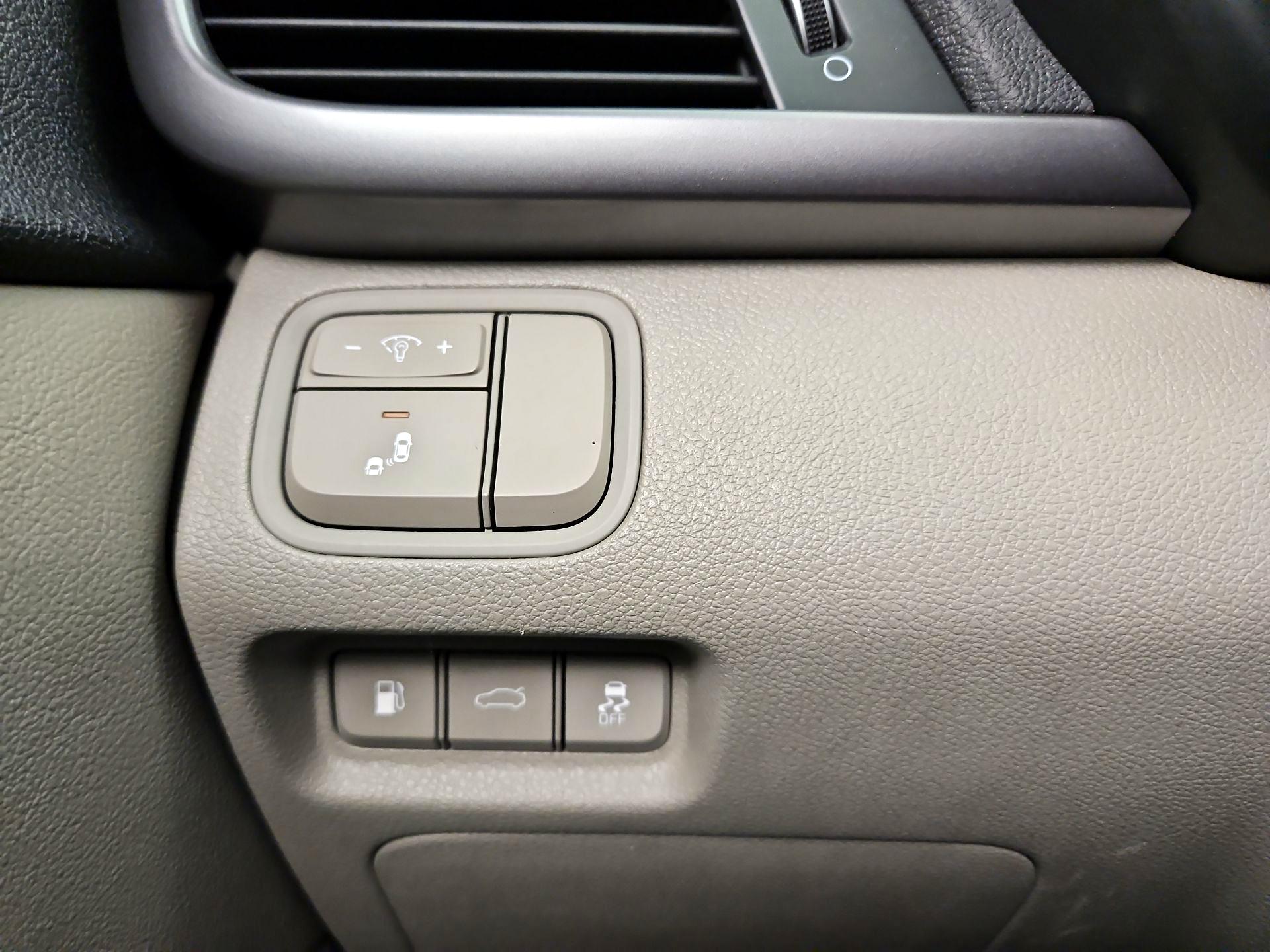 Thumbnail: 2016 Kia Optima - 13