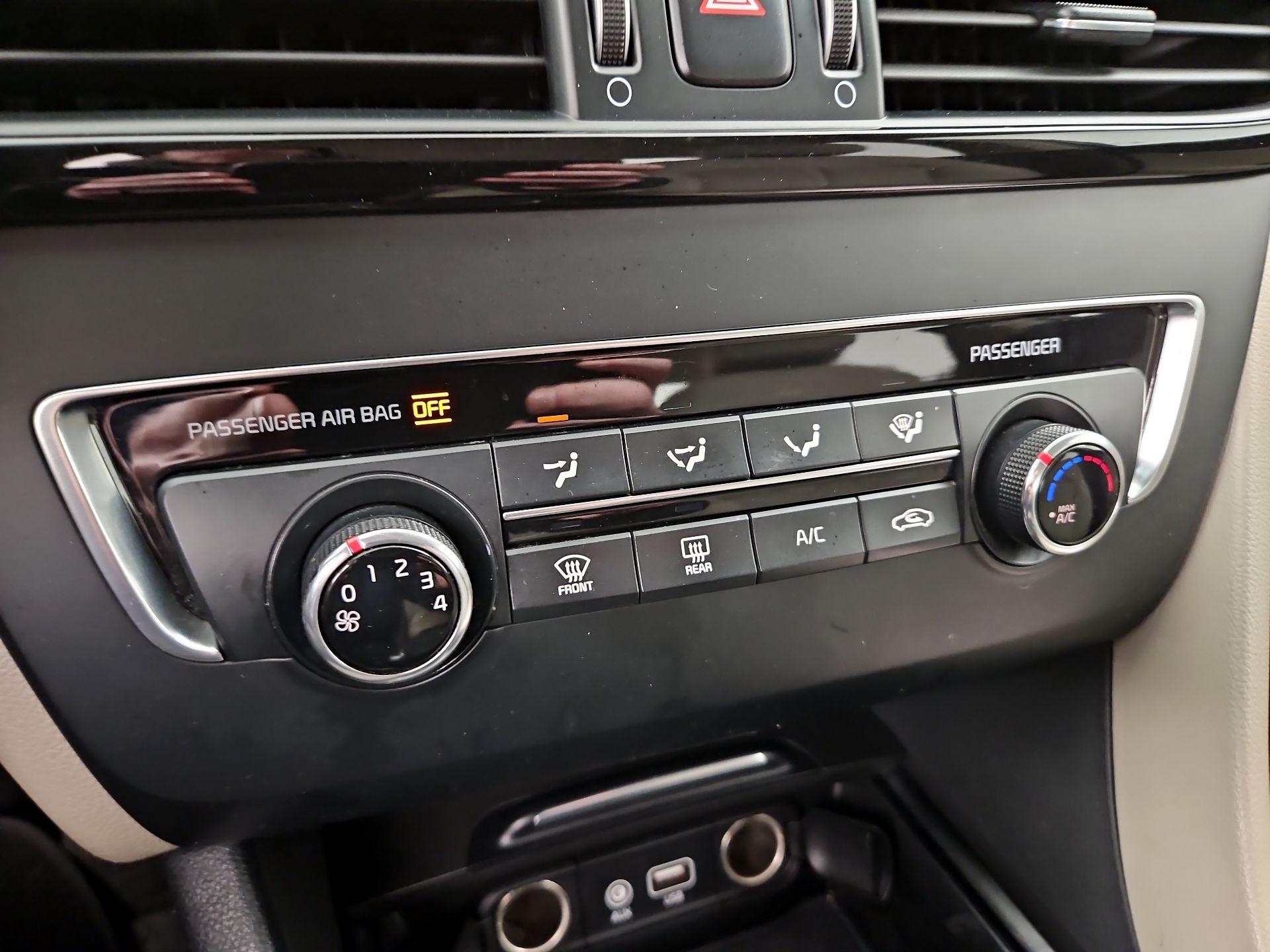 Thumbnail: 2016 Kia Optima - 16