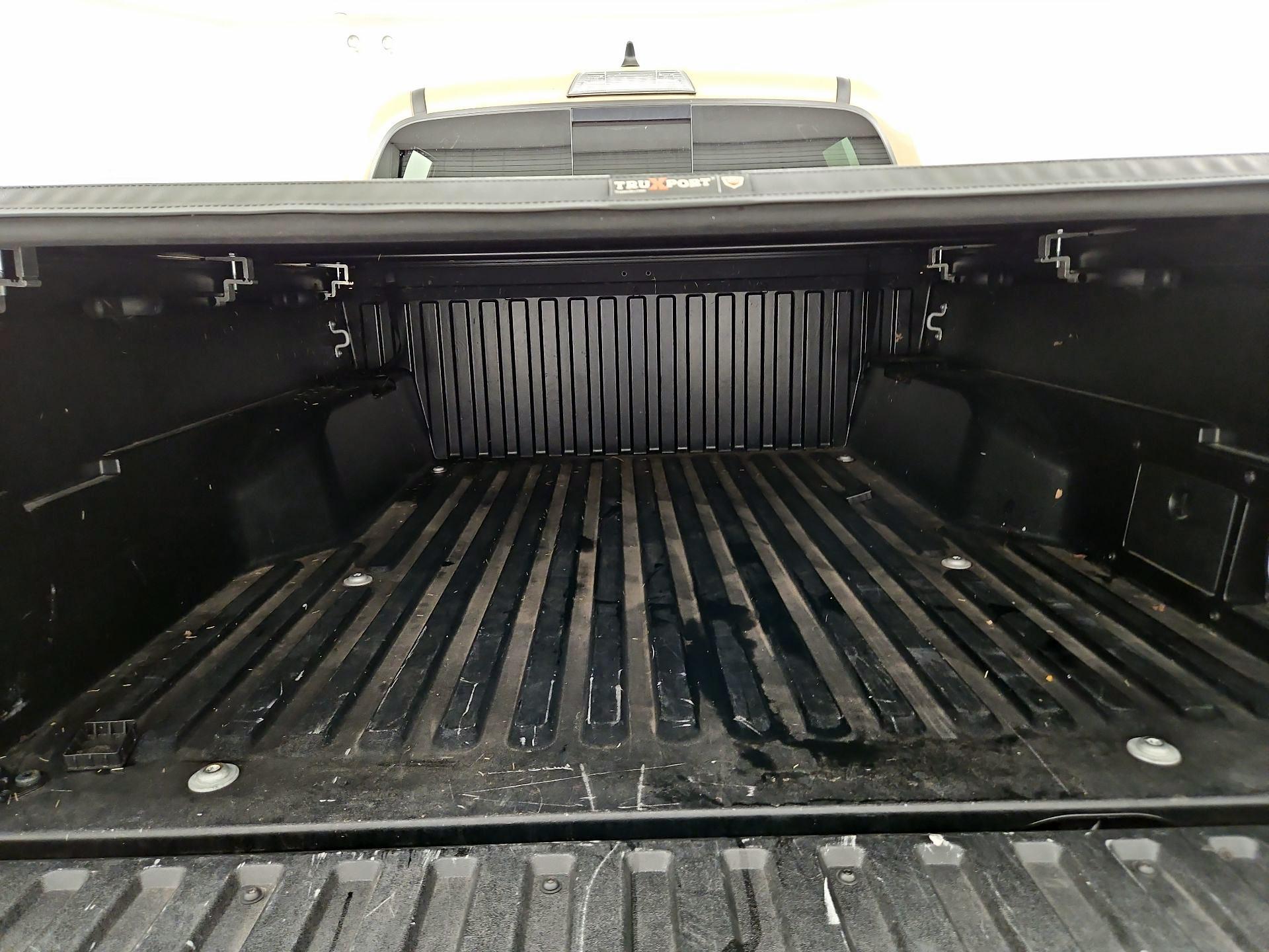 Thumbnail: 2020 Toyota Tacoma - 20