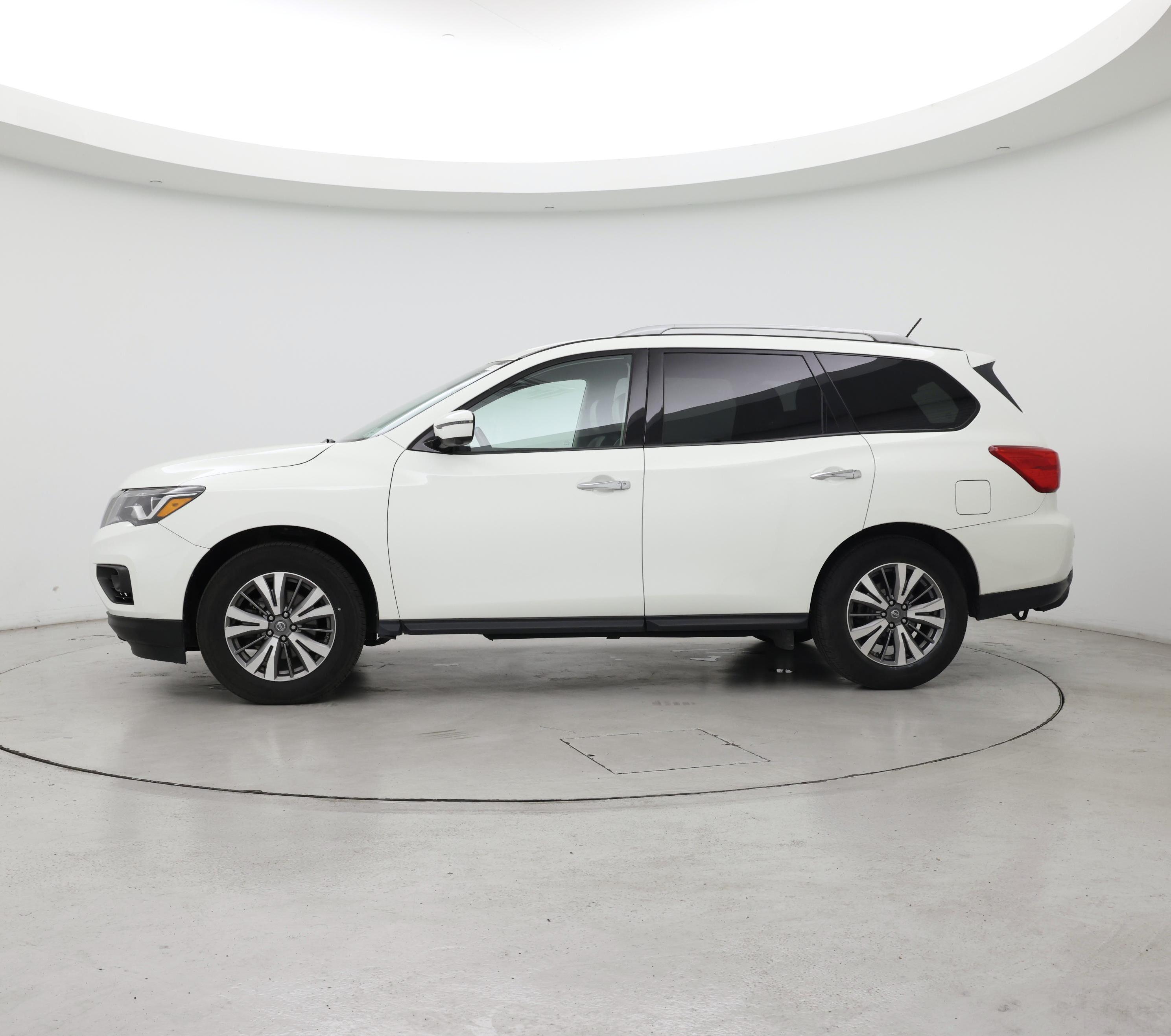 Thumbnail: 2018 Nissan Pathfinder - 3