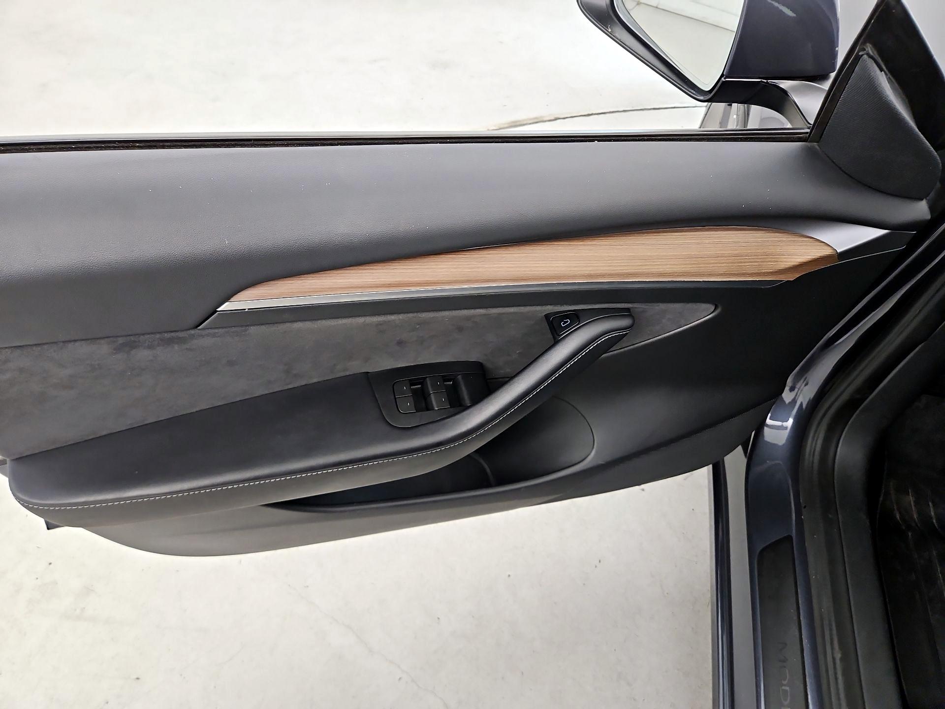 Thumbnail: 2022 Tesla Model 3 - 12