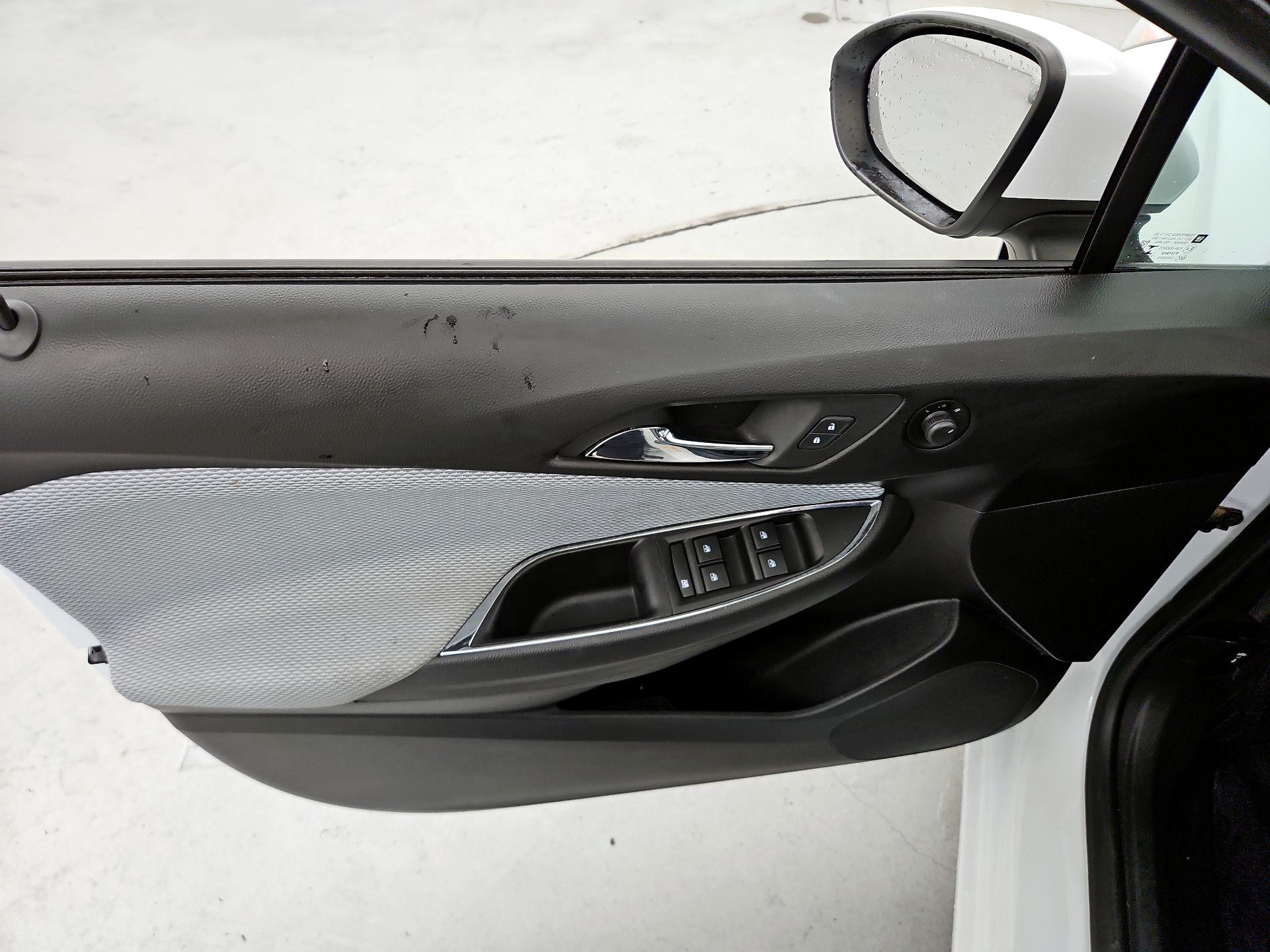 Thumbnail: 2019 Chevrolet Cruze - 12