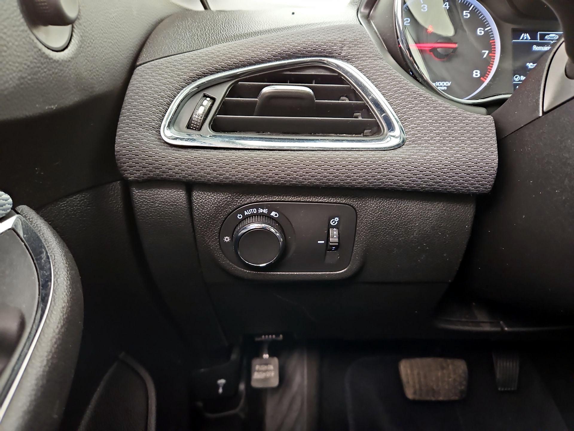 Thumbnail: 2019 Chevrolet Cruze - 13