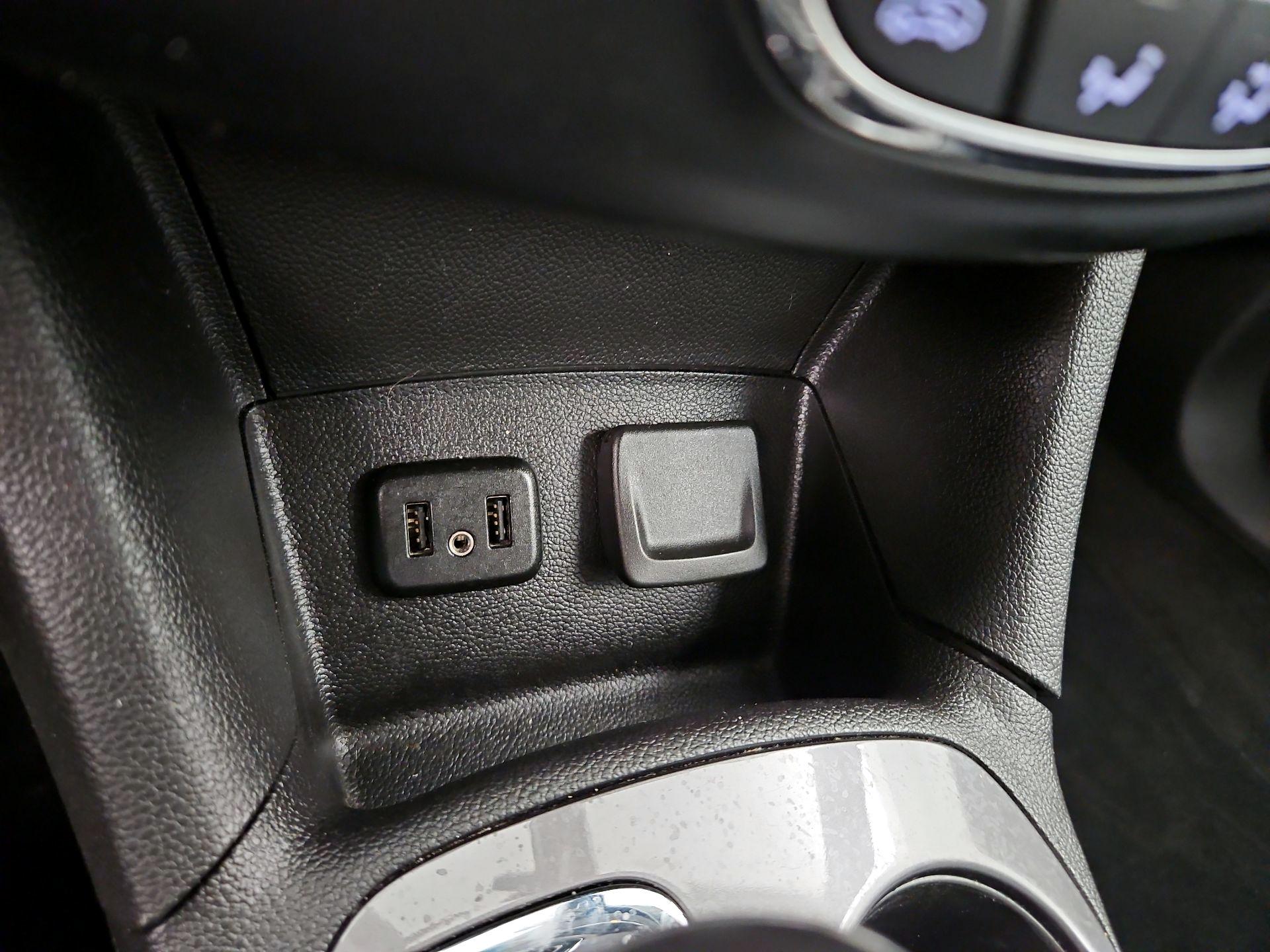 Thumbnail: 2019 Chevrolet Cruze - 18