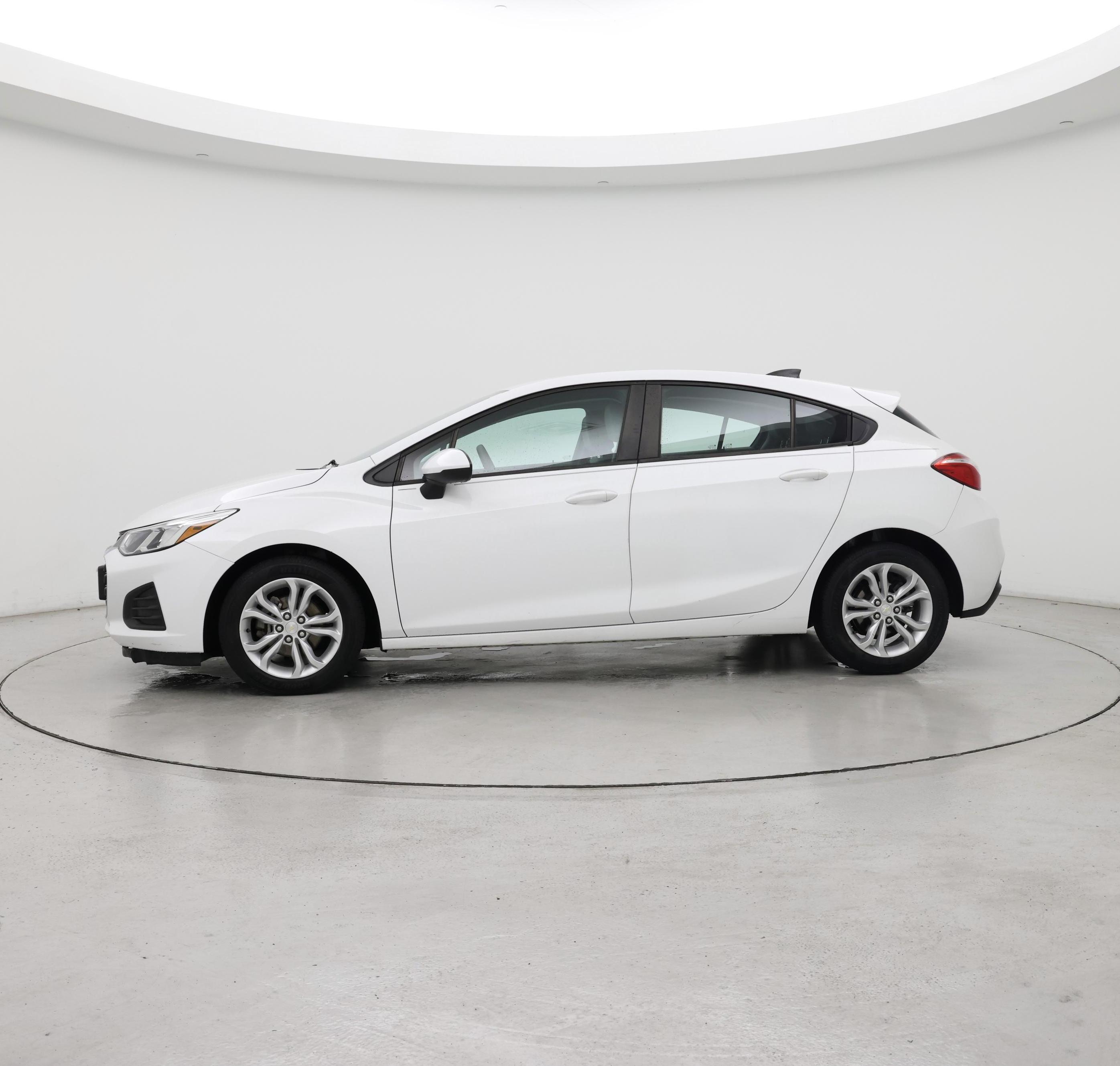 Thumbnail: 2019 Chevrolet Cruze - 3