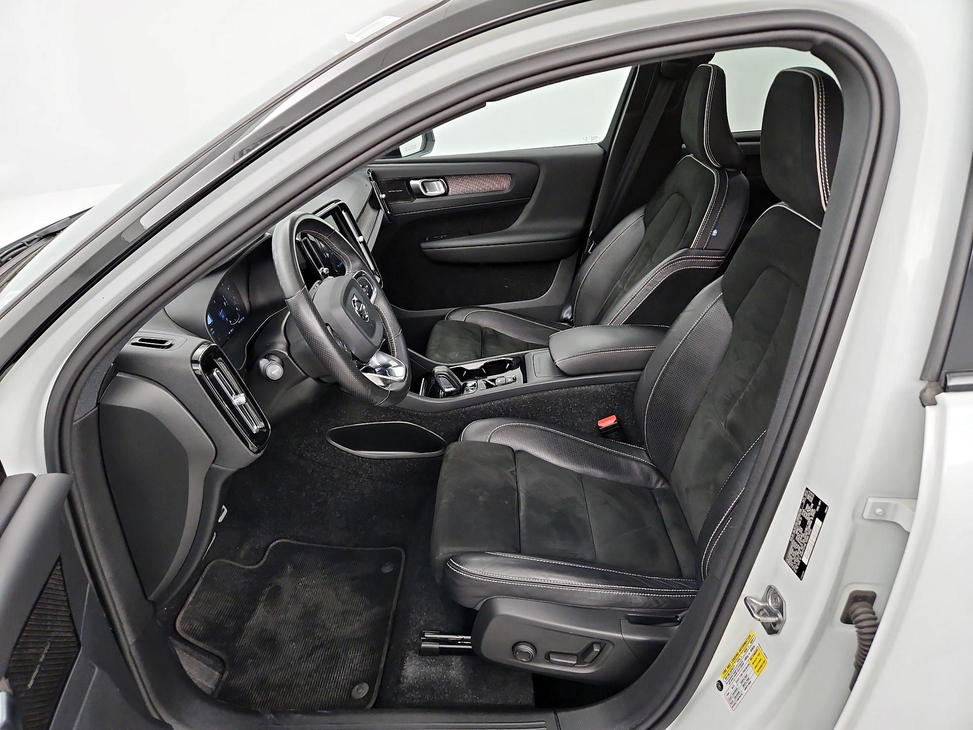 Thumbnail: 2021 Volvo XC40 - 11