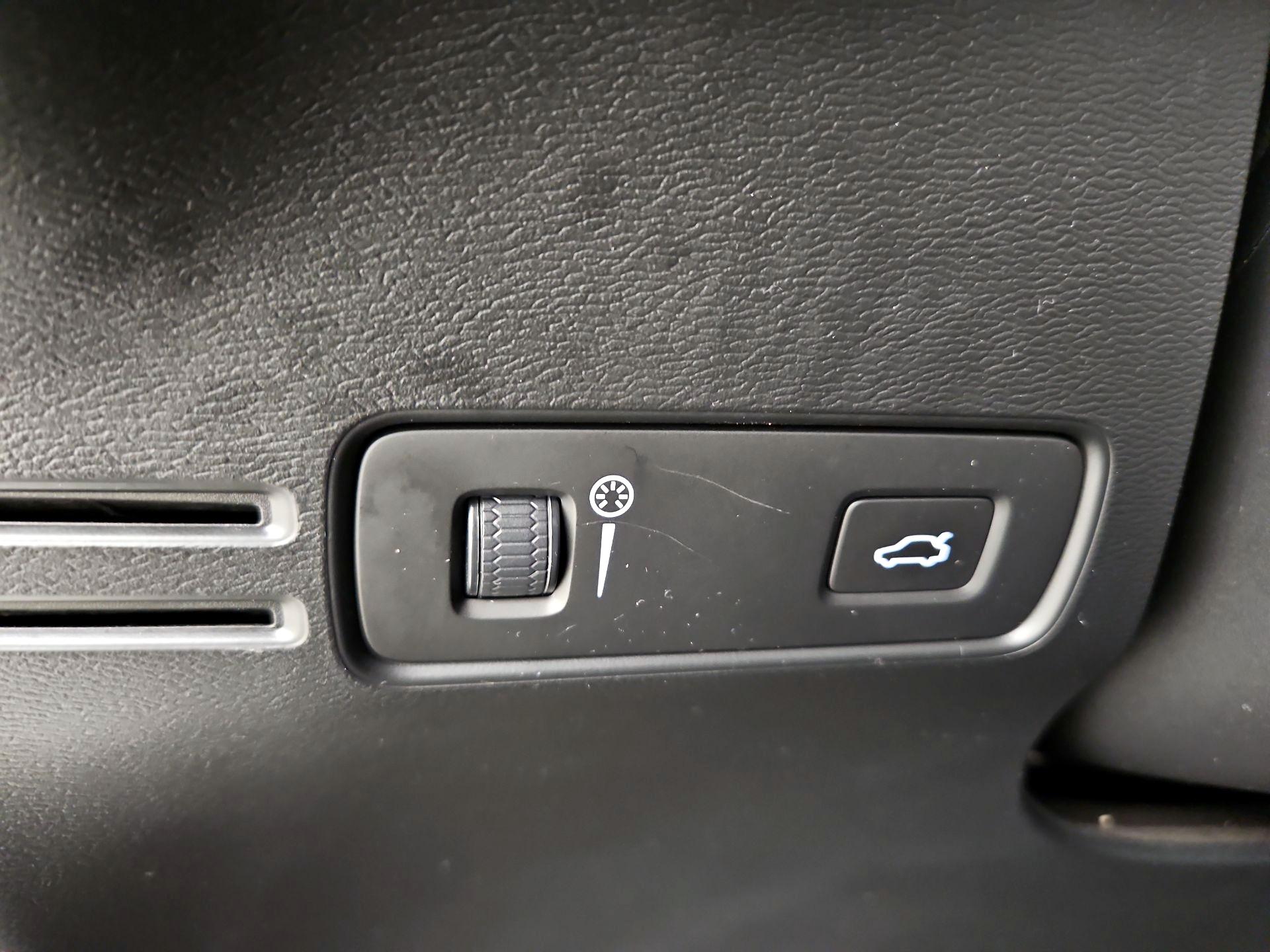 Thumbnail: 2021 Volvo XC40 - 13