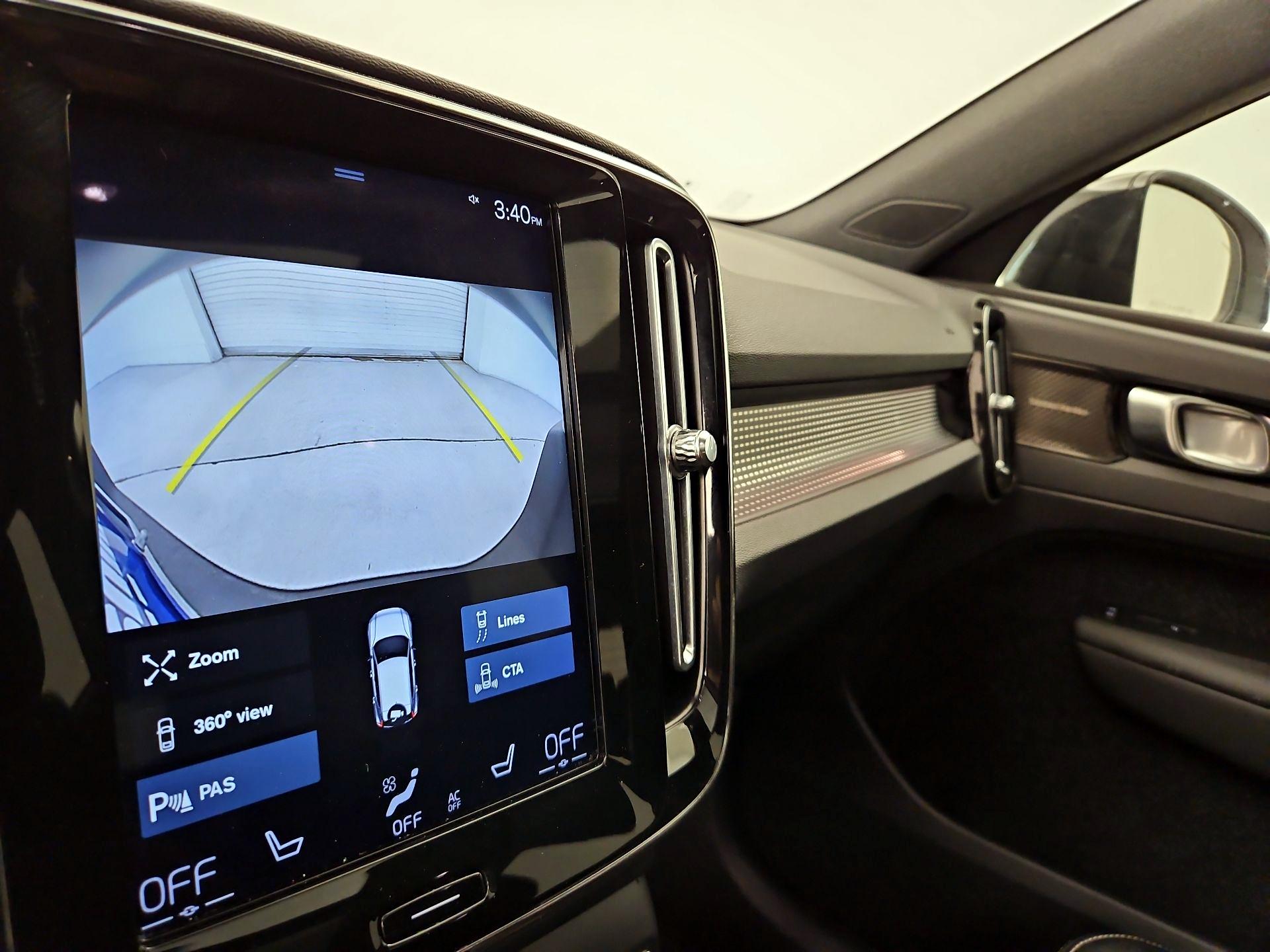 Thumbnail: 2021 Volvo XC40 - 14