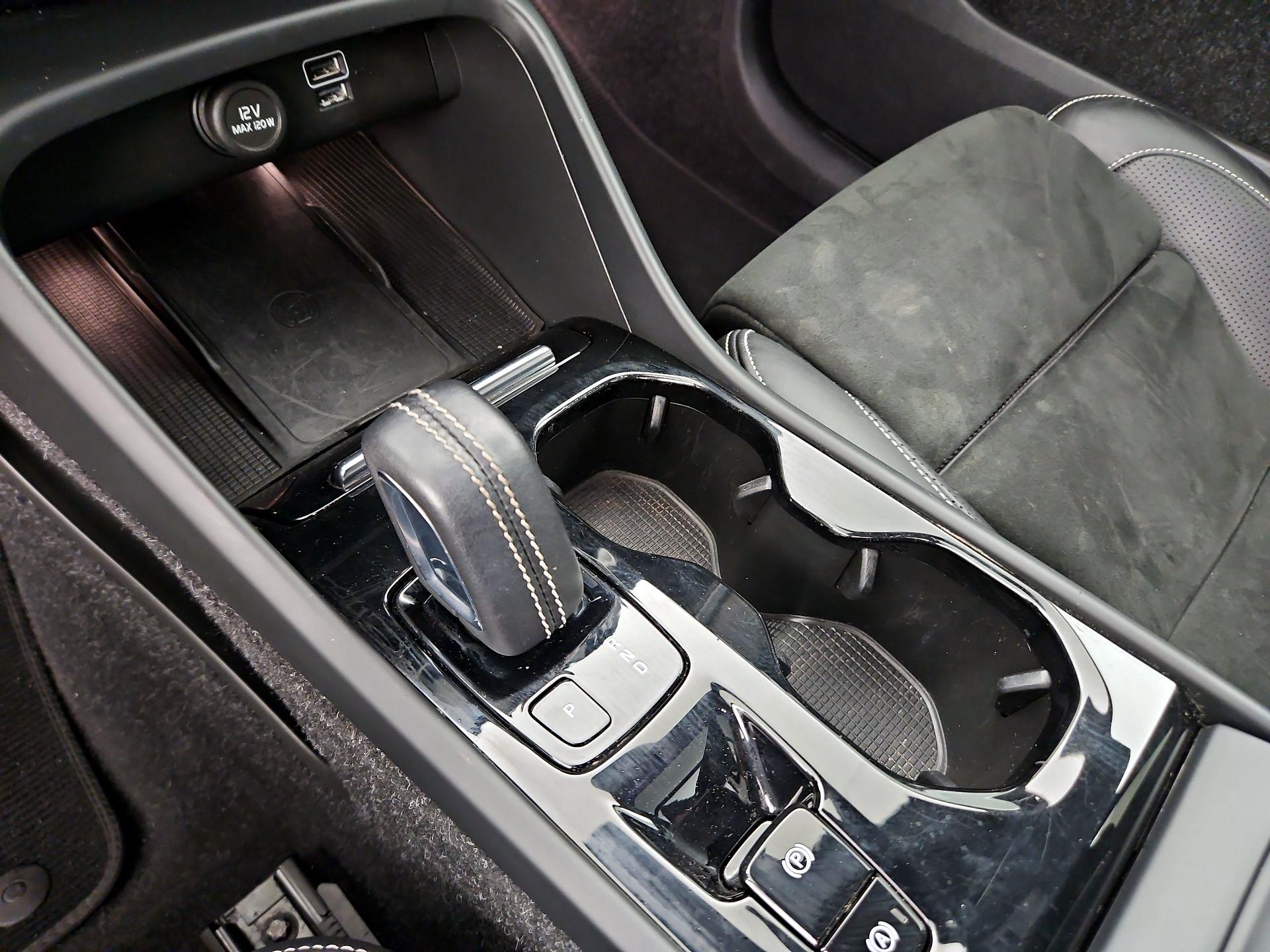 Thumbnail: 2021 Volvo XC40 - 17