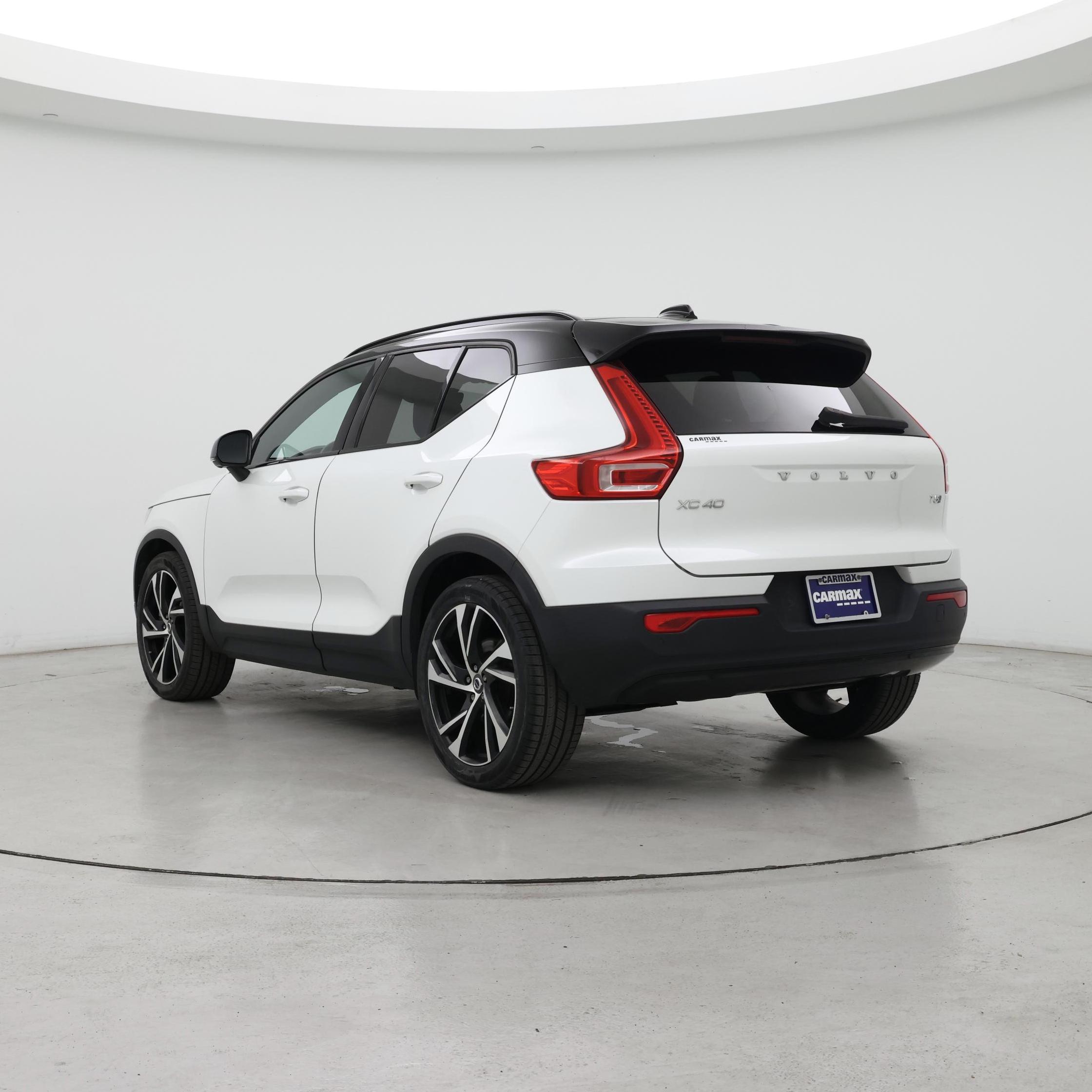 Thumbnail: 2021 Volvo XC40 - 2