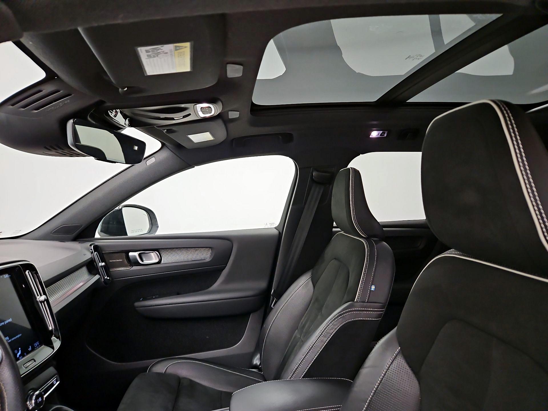 Thumbnail: 2021 Volvo XC40 - 19