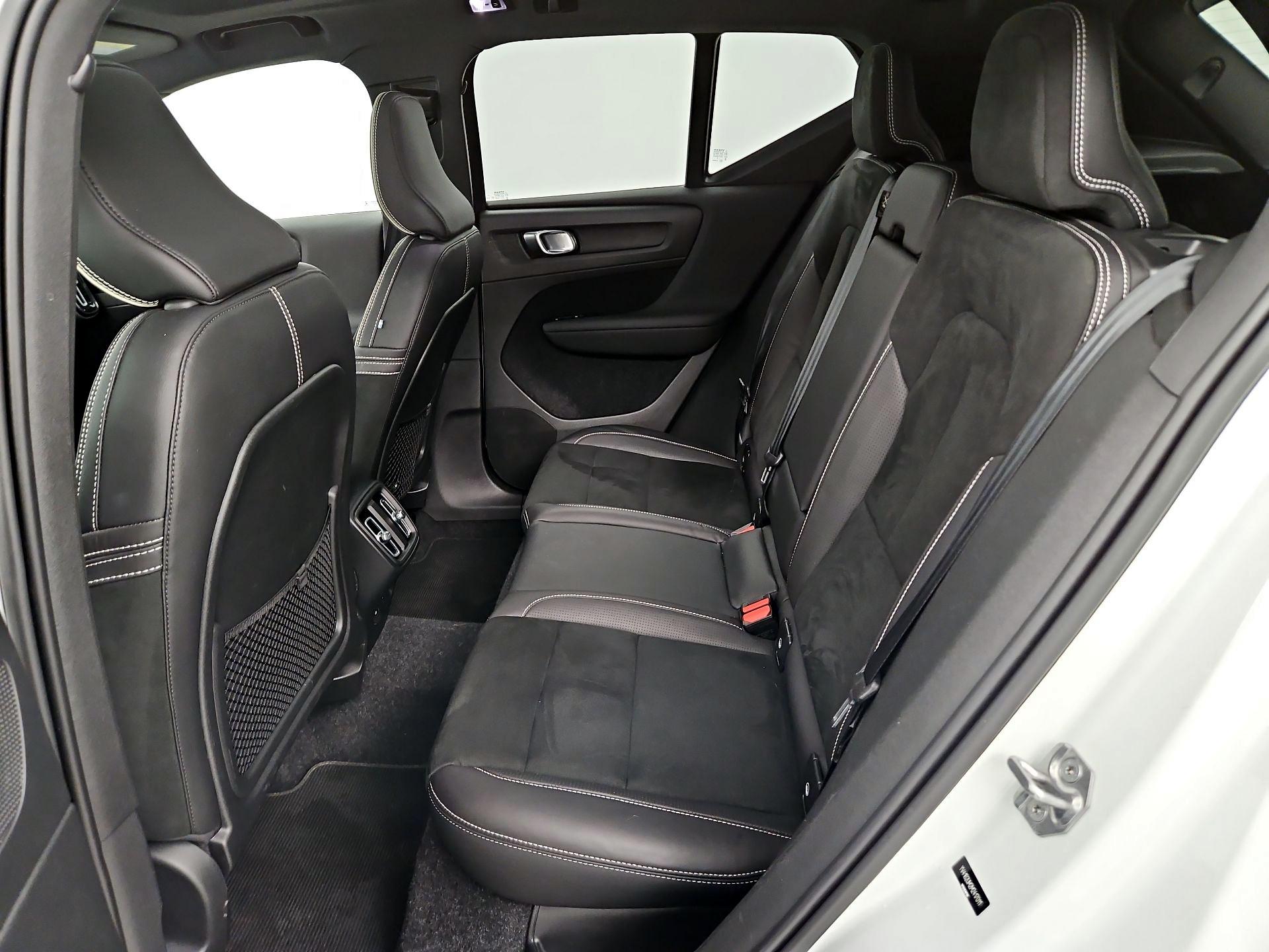 Thumbnail: 2021 Volvo XC40 - 20