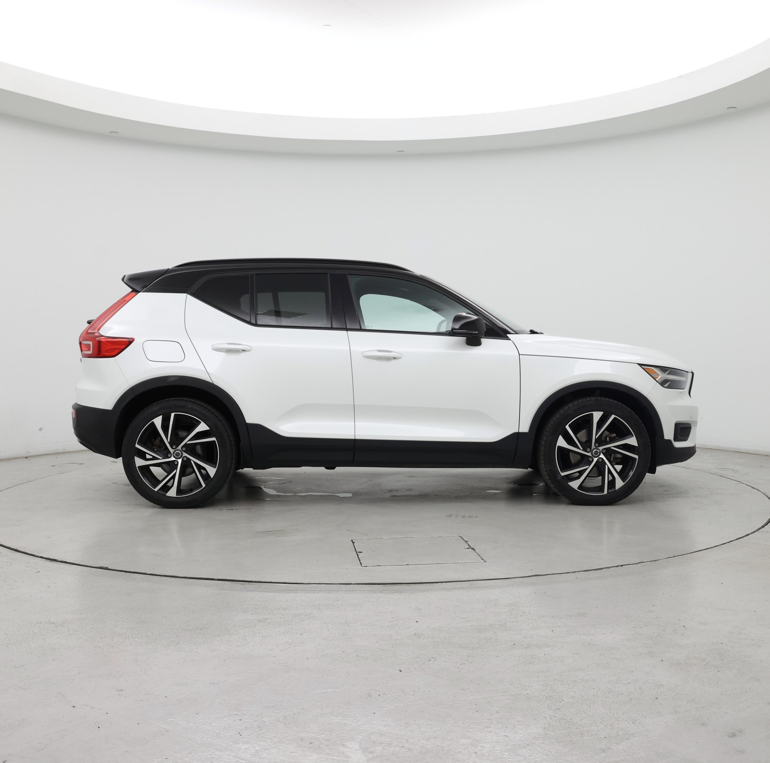 Thumbnail: 2021 Volvo XC40 - 7