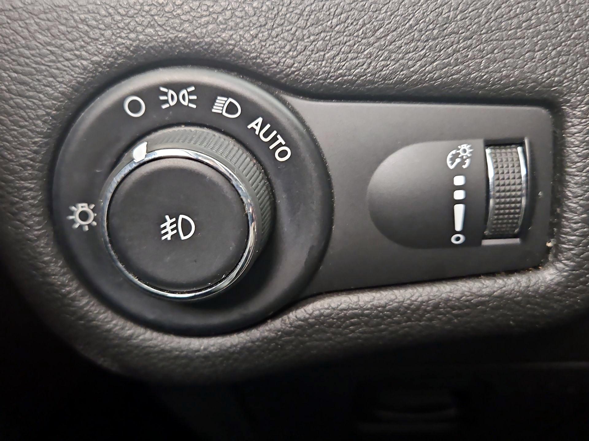 Thumbnail: 2019 Jeep Cherokee - 13